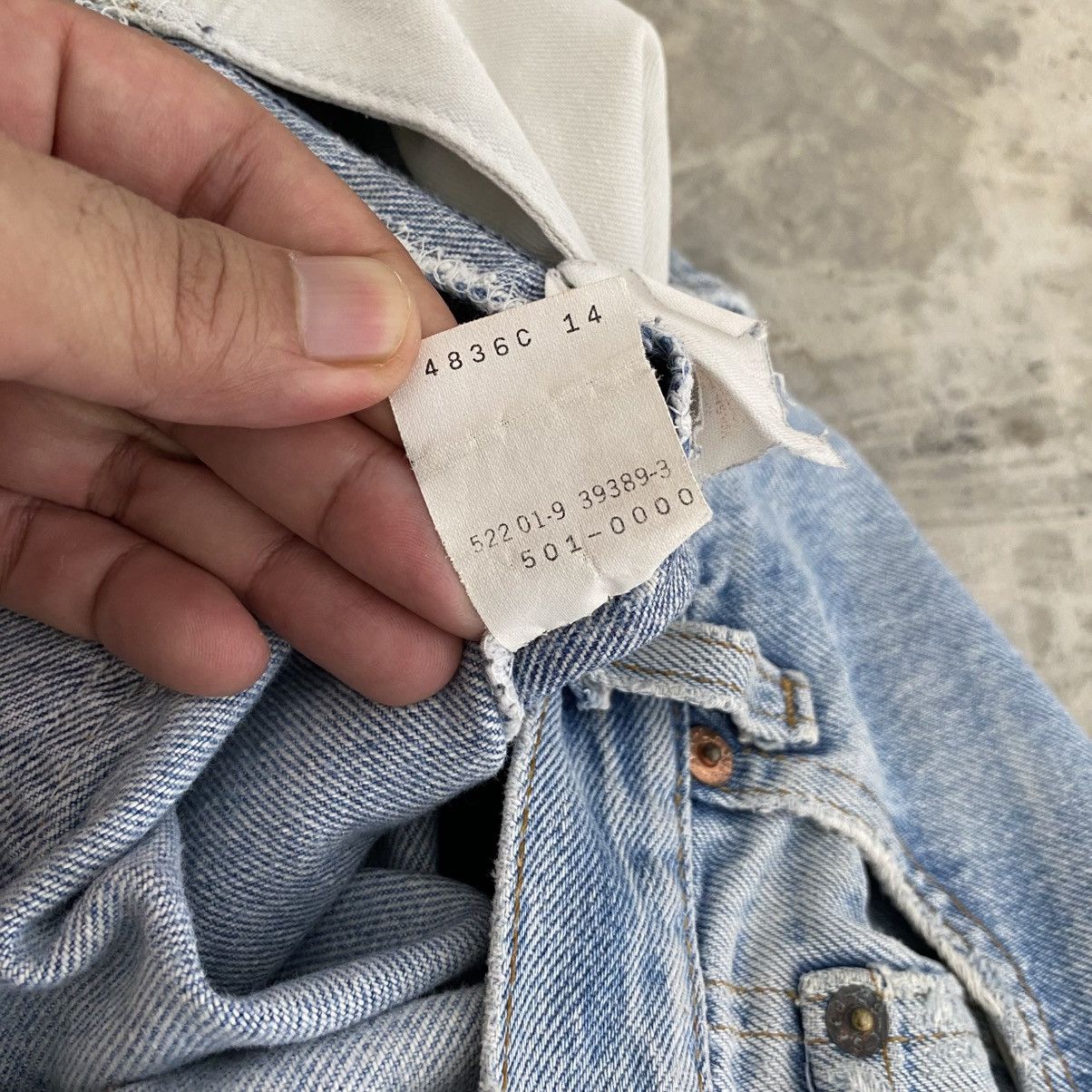 Levi's Vintage 90’s Levis 501 Faded Light Blue Distressed Jeans Size US 32 / EU 48 - 15 Thumbnail