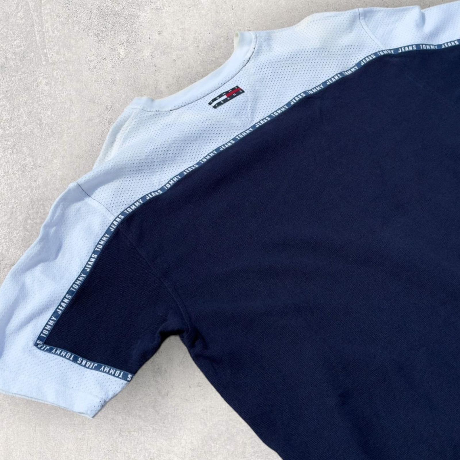 Tommy Hilfiger Vintage Tommy Jeans T-Shirt Size US XL / EU 56 / 4 - 6 Thumbnail