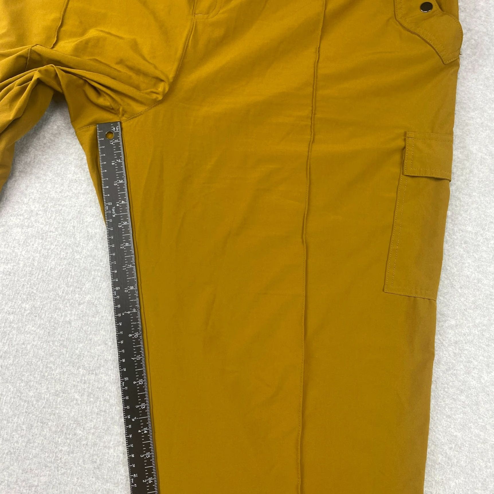 Athleta VINTAGE? No — not vintage. Athleta Vienna Cargo Pants Womens 22 Gold Elastic Waist Pull On Snap Pockets Size 40" / US 18 - 6 Thumbnail