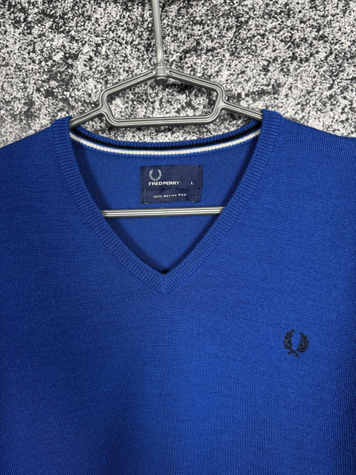 Fred Perry Men’s Fred Perry V-Neck Wool Sweater Blue Pullover Size L Size US L / EU 52-54 / 3 - 7 Thumbnail