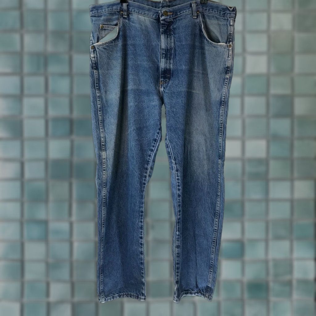 Wrangler Wrangler Jeans Mens Straight Denim 42 x 30 Regular Blue 5-Pocket Belt Loops Medium Wash 30 Inseam Men’s Regular Fit Jeans Size US 42 / EU 58 - 1 Thumbnail