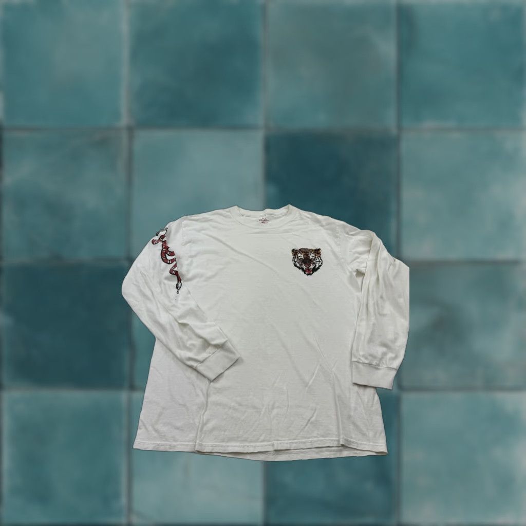 Vintage Altru Shirt Mens Medium White Long Sleeve Crewneck Tiger Snake Graphic Print Tee Size US M / EU 48-50 / 2 - 1 Thumbnail
