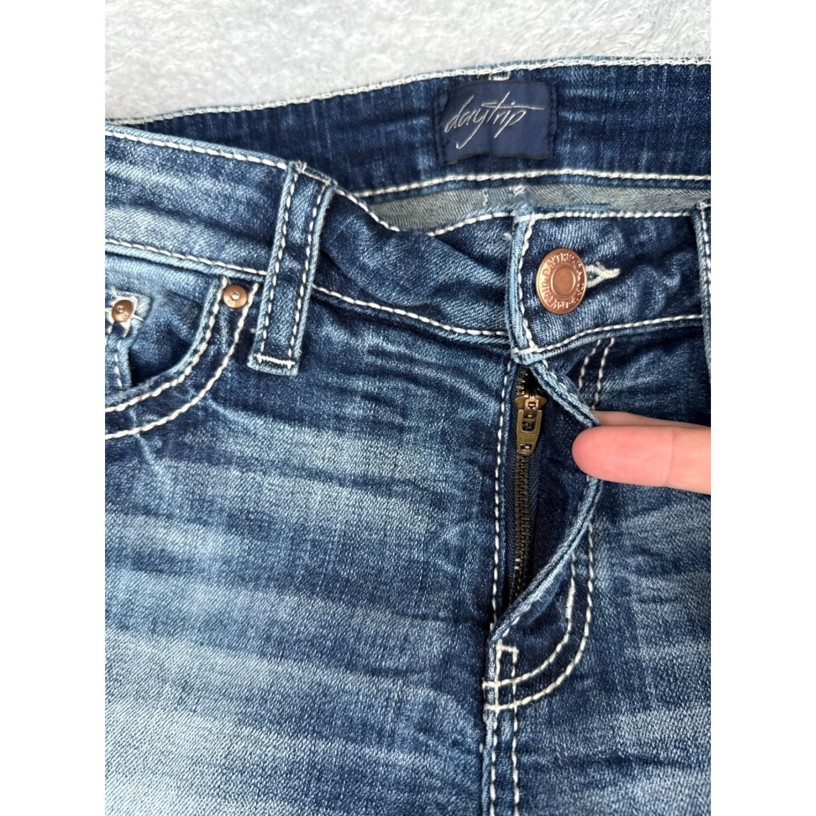 Vintage VINTAGE Daytrip Jeans Womens Blue Denim Virgo Straight Leg Distressed Low Rise 28x24 Womens Jeans 28x24 Blue Virgo Jeans Size 28" / US 6 / IT 42 - 5 Thumbnail