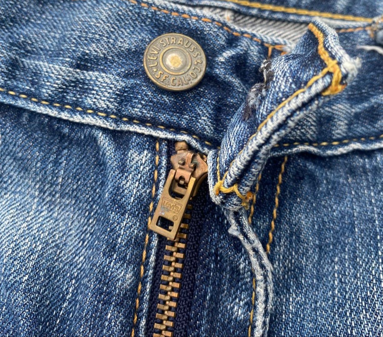 Levi's Vintage Levis Lot 702 Distressed Denim Size US 33 - 15 Thumbnail