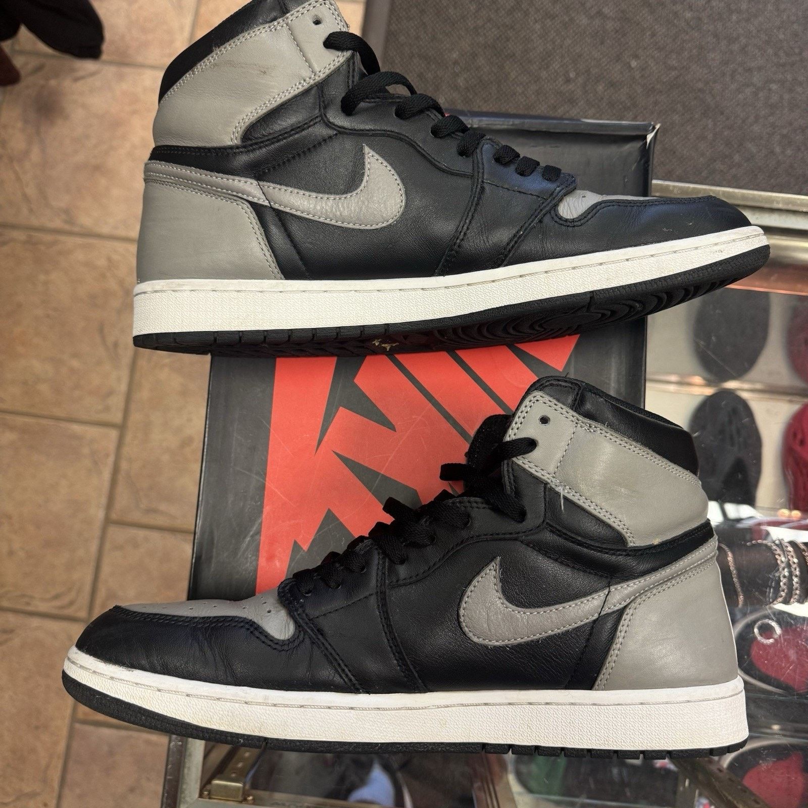 Jordan Brand Size 13 - Nike Air Jordan 1 Retro OG High Shadow (2018) Size US 13 / EU 46 - 4 Thumbnail