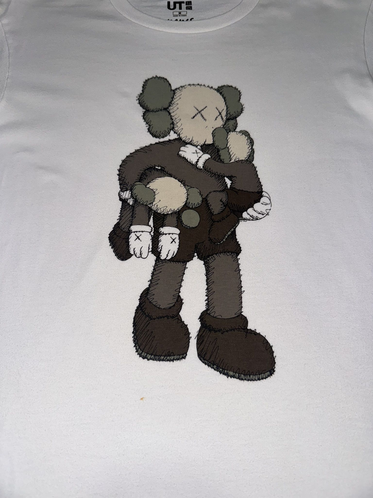 Japanese Brand × Kaws × Uniqlo Kaws x Uniqlo Hanging Baby T shirt Size US M / EU 48-50 / 2 - 2 Thumbnail