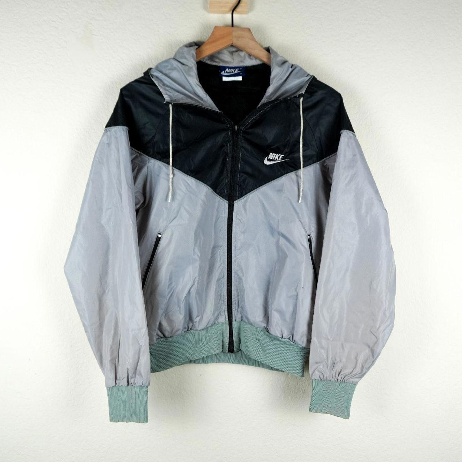 Nike Nike Jacket Men's S Black Grey Vintage 90's Windbreaker Size US S / EU 44-46 / 1 - 1 Thumbnail