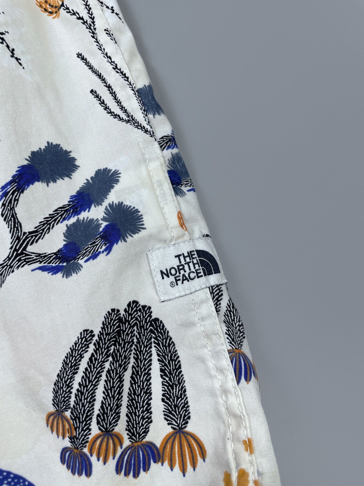 The North Face The North Face Floral Cactus Pattern SS Shirt Size S RARE Size US S / EU 44-46 / 1 - 7 Thumbnail