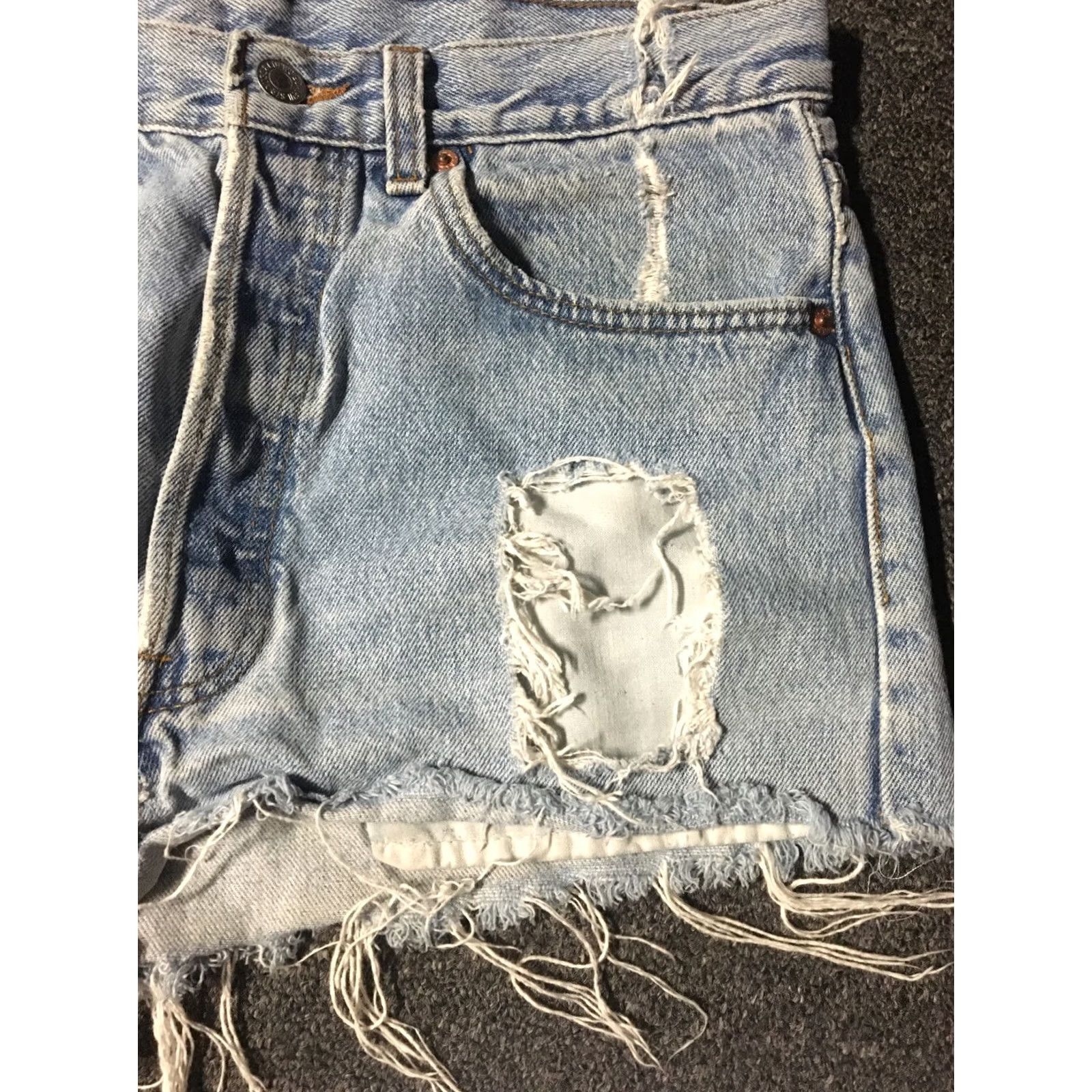 Levi's VINTAGE Levi's 501 Jeans Shorts Shirt Womens 30 Blue Distressed Thrashed Cut Off Grunge 80s 90s Biker USA Size 30" / US 8 / IT 44 - 6 Thumbnail