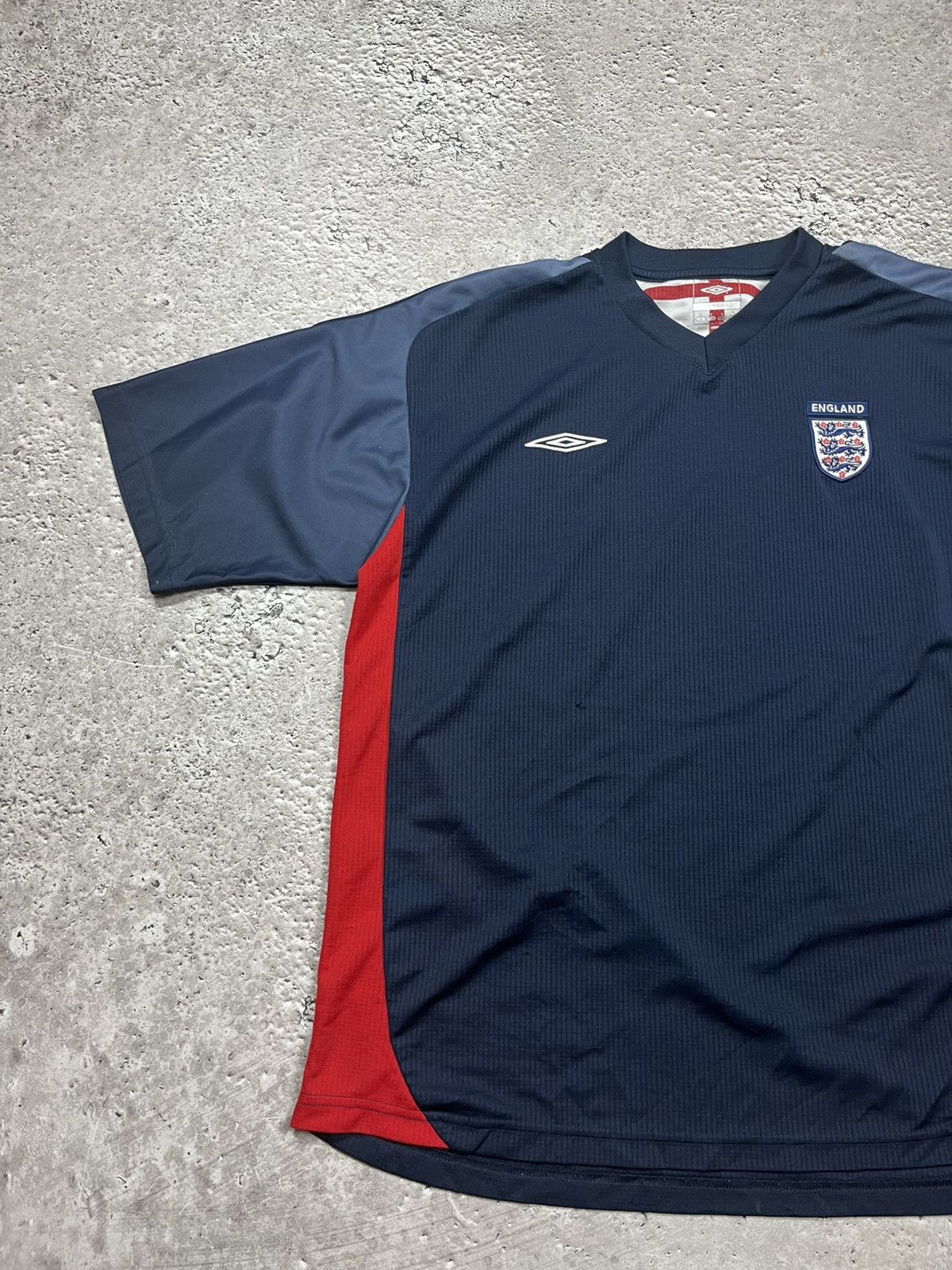 Umbro Vintage Umbro England Jersey Navy Blue Red Football Shirt Size US L / EU 52-54 / 3 - 3 Thumbnail