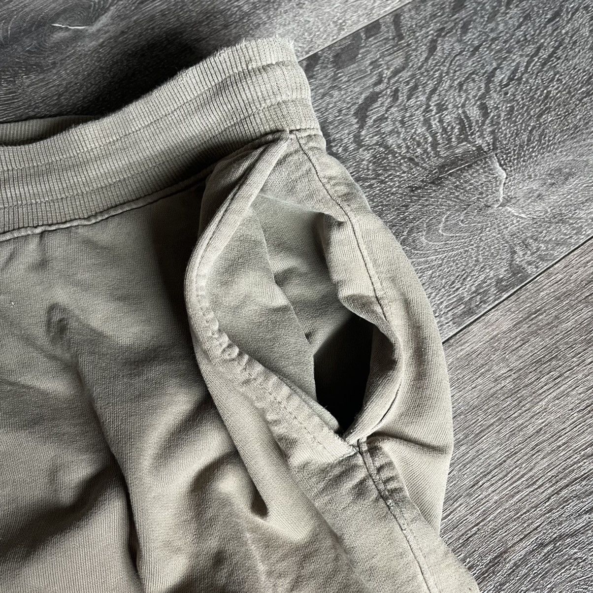 Urban Outfitters × Vintage Vintage Style Urban Outfitters Low Drop Crotch Sweatshorts Size US 32 / EU 48 - 6 Thumbnail