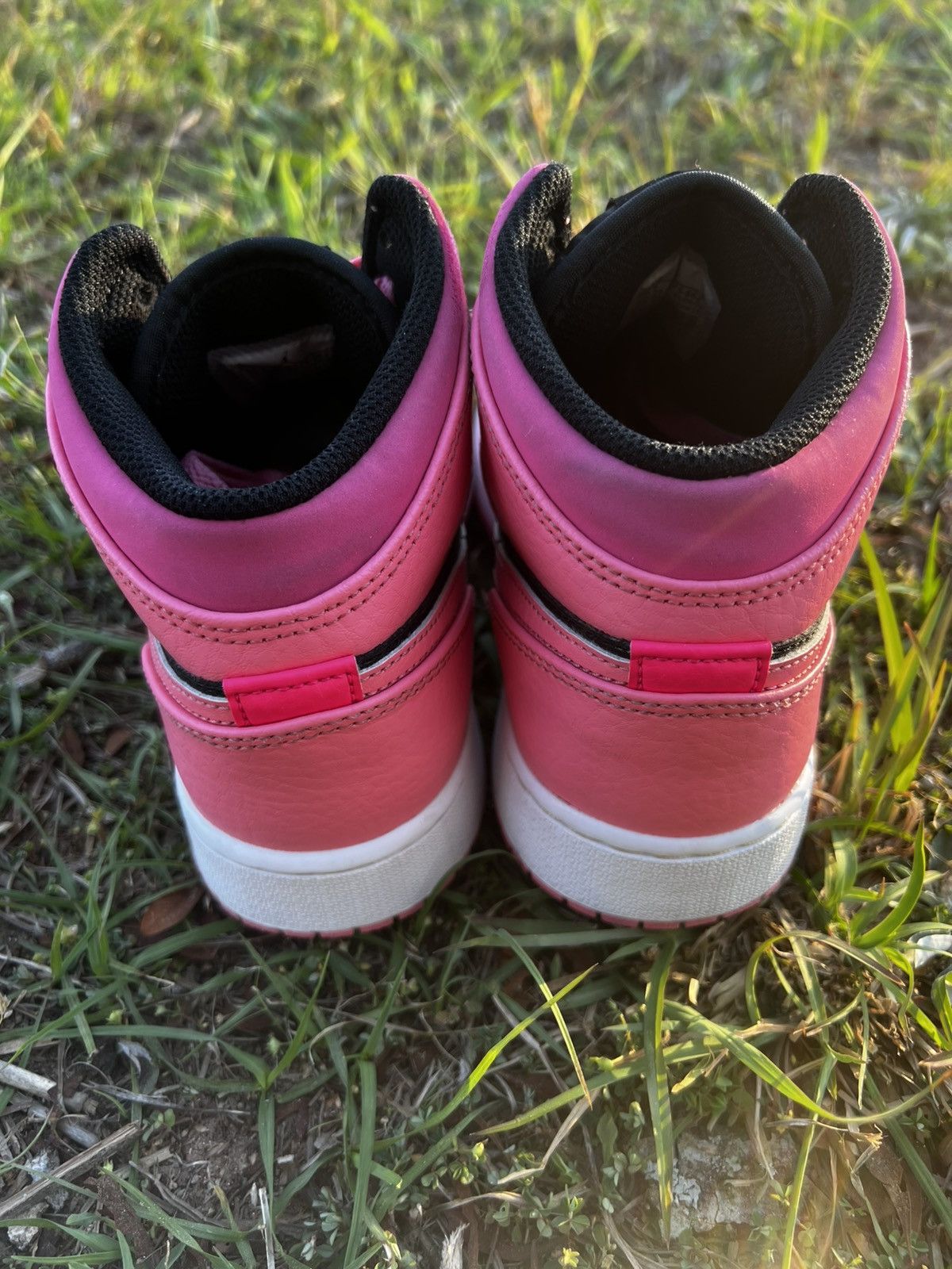 Jordan Brand CLEAN Air Jordan 1 size 6.5 Mens Coral Chalk Pink 2022 Retro Size US 6.5 / EU 39-40 - 8 Thumbnail