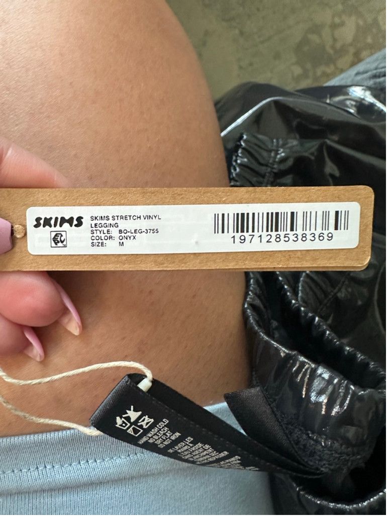 SKIMS Skims Stretch Vinyl Leggings size medium NWT color onyx Size 30" / US 8 / IT 44 - 4 Thumbnail
