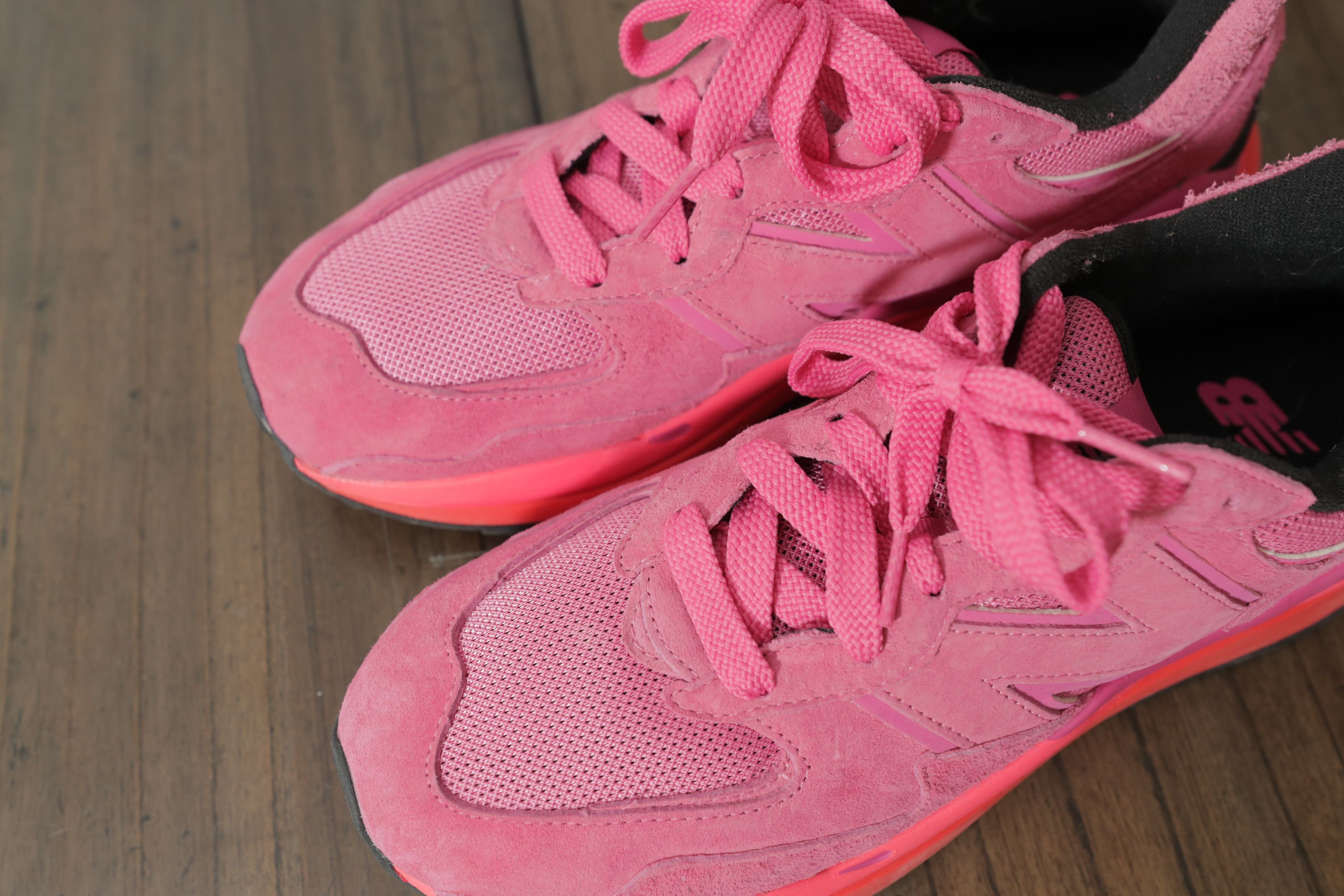 New Balance New Balance 57/40 Valentine's Day (2021) (9.5) Size US 9.5 / EU 42-43 - 6 Thumbnail