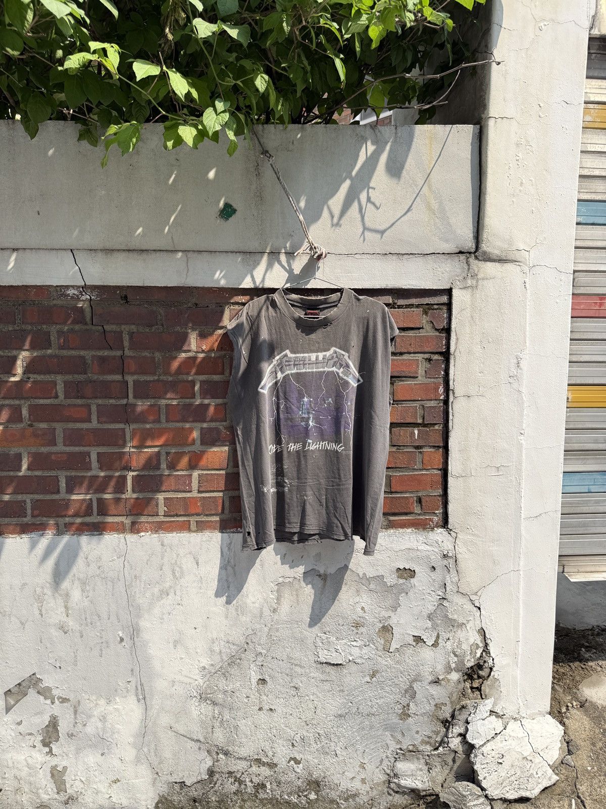 Band Tees × Metallica × Vintage 80s Metallica Electric Chair thrashed Tank top Size US XL / EU 56 / 4 - 6 Thumbnail