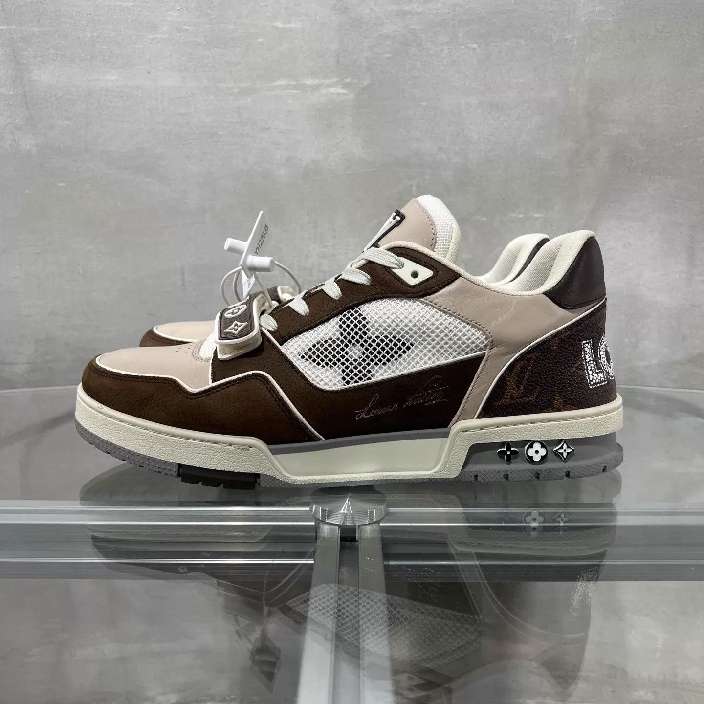Louis Vuitton Louis Vuitton Trainer Khaki Velcro UK9.5 43.5 Size US 10.5 / EU 43-44 - 3 Thumbnail