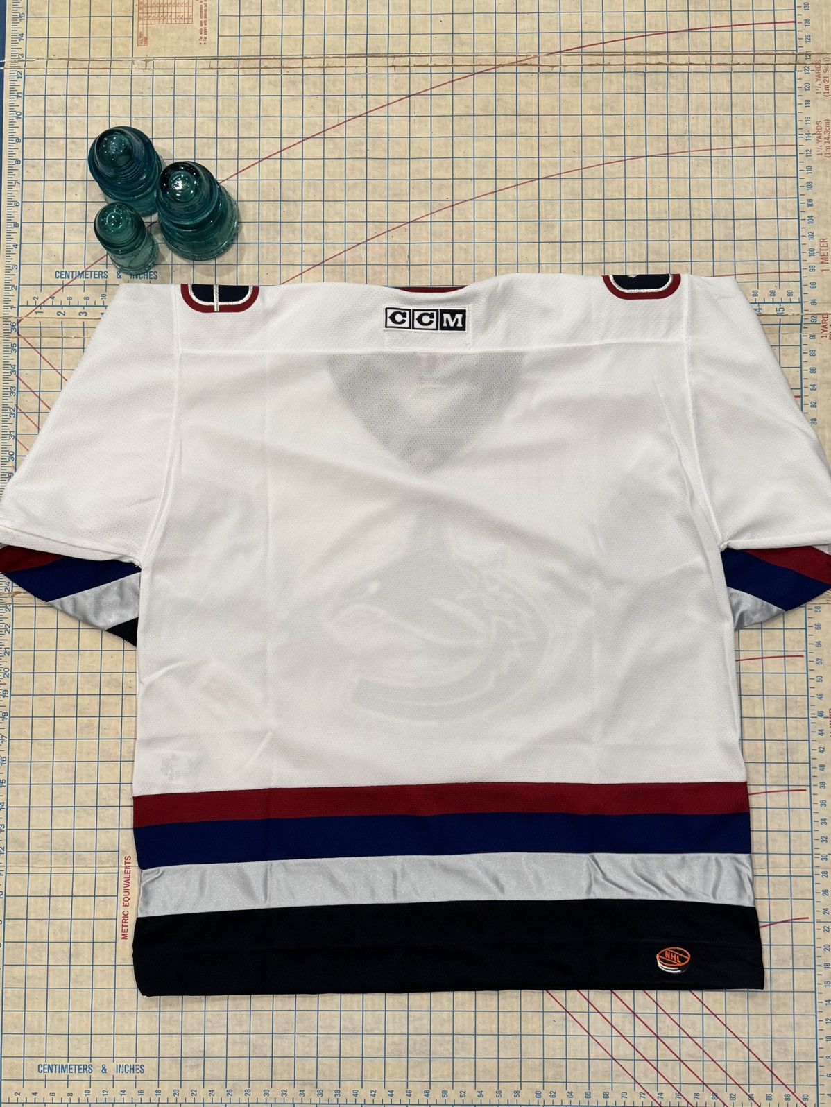 Ccm NWT CCM Vancouver Canucks Orca Logo Jersey White Size XL Men Size US XL / EU 56 / 4 - 11 Thumbnail