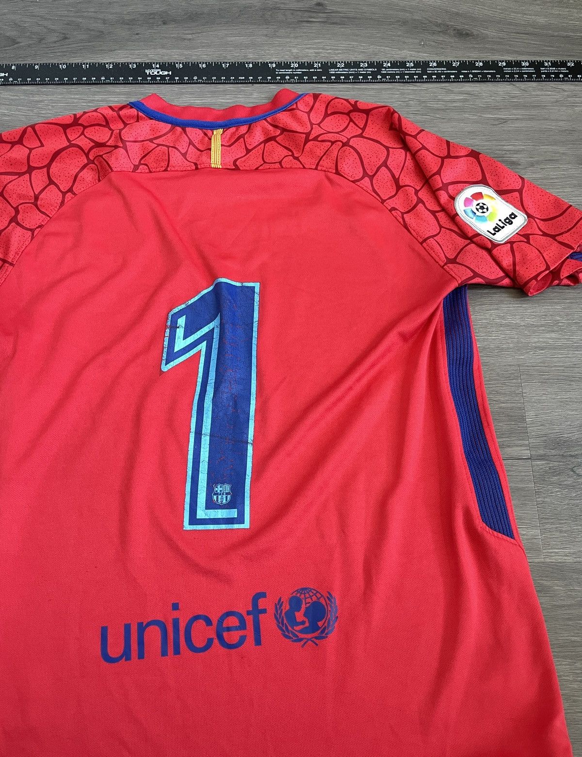 Nike Nike “2017 FC Barcelona” Soccer Jersey (Sz.M) Size US M / EU 48-50 / 2 - 5 Thumbnail