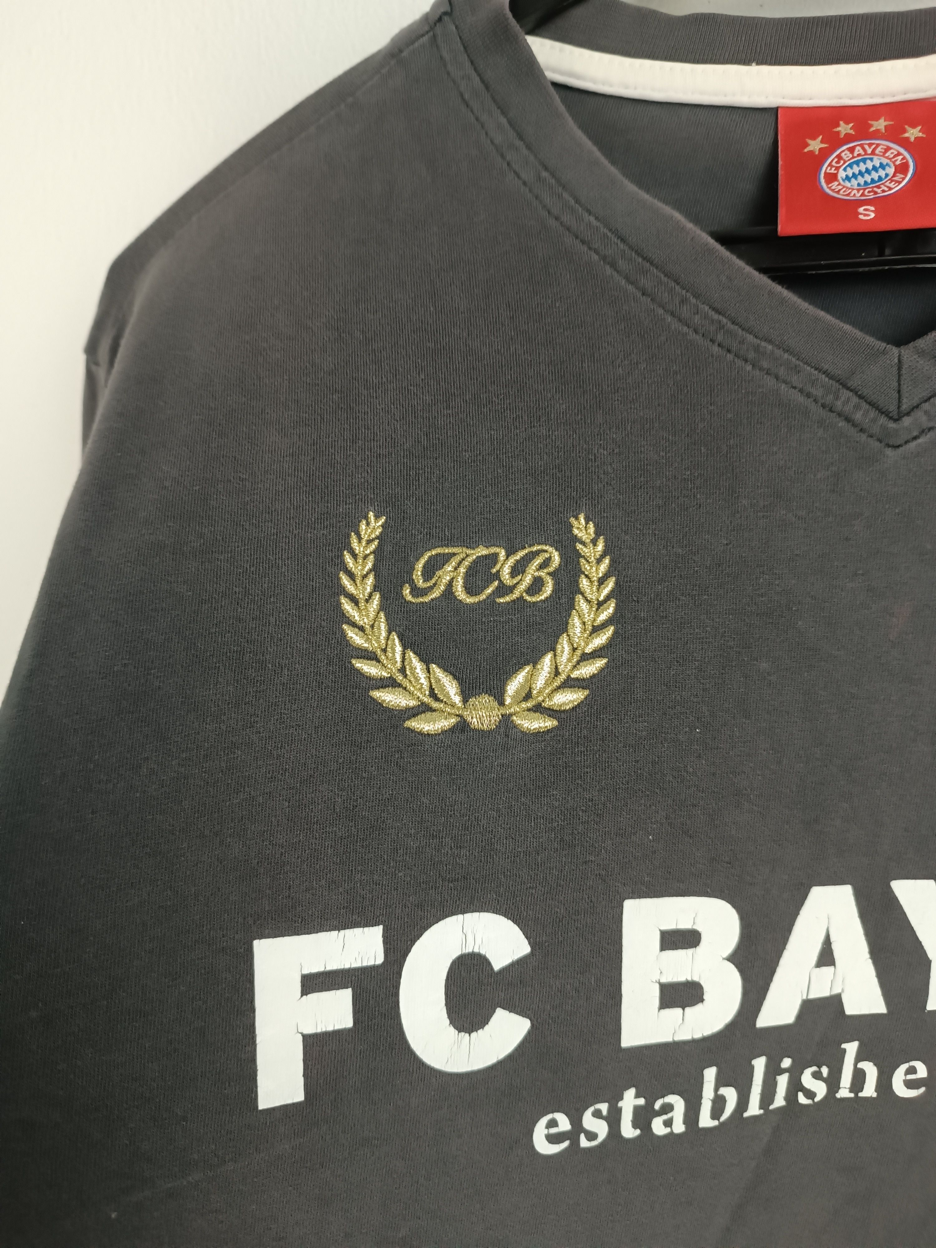 Vintage VINTAGE BAYERN MUNICH FCB FIFA SOCCER EPL VERY RARE Size US S / EU 44-46 / 1 - 11 Thumbnail