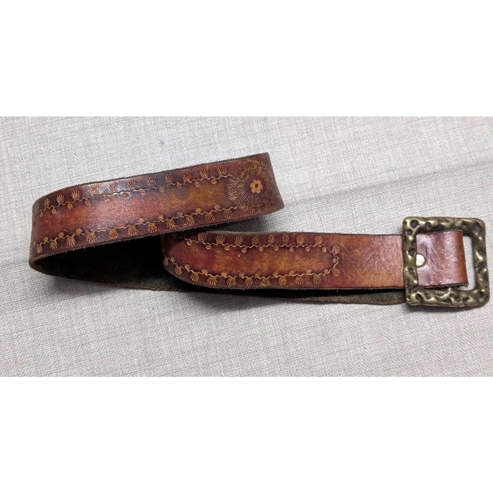 Vintage VINTAGE leather belt Western belt Tooled brown 30 30/32 1-5/8" Buckle snaps Mens 1970s Brutalist Hippie Boho Chenille Size 30 - 6 Thumbnail