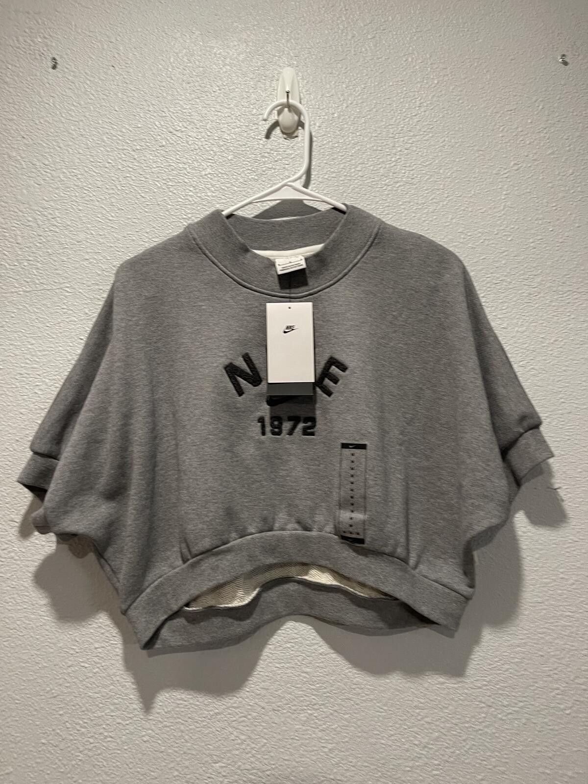 Nike Nike Women's Gray Cropped Sweatshirt Size Medium NWT Size M / US 6-8 / IT 42-44 - 1 Thumbnail