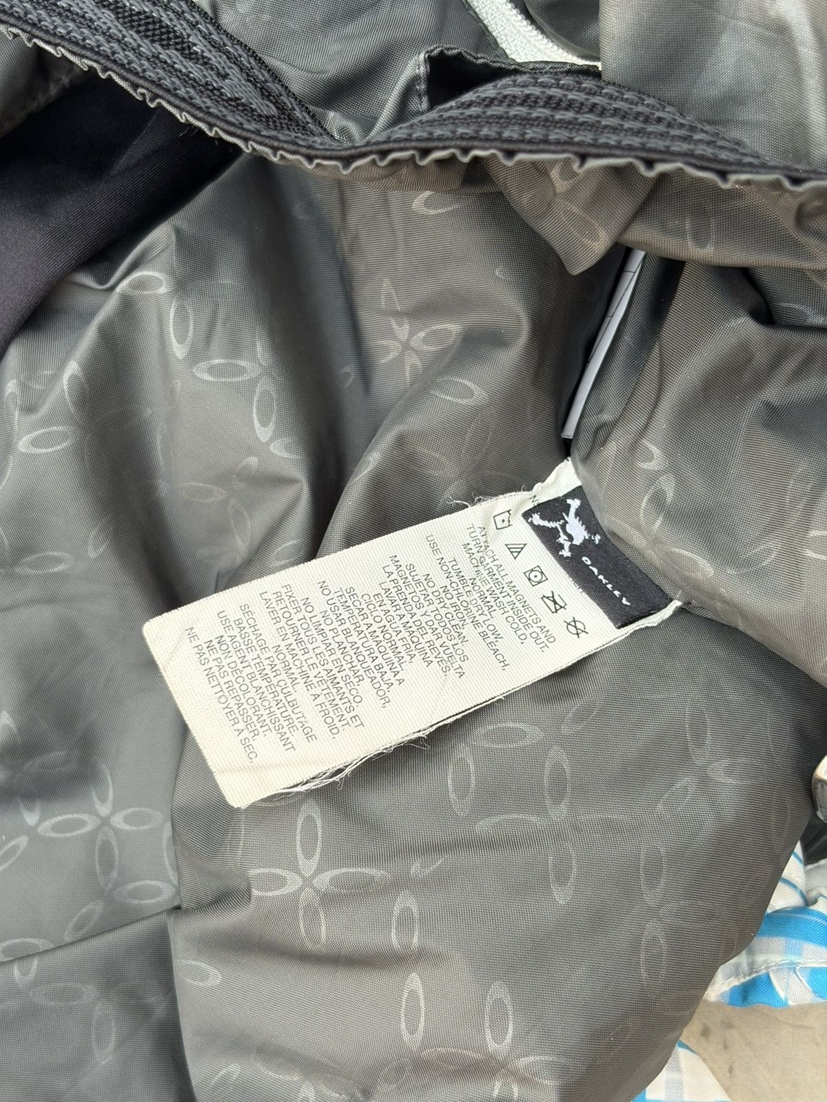 Oakley 00s Oakley Down Geometric Pattern Magnetic Closure Jacket Size US S / EU 44-46 / 1 - 19 Thumbnail