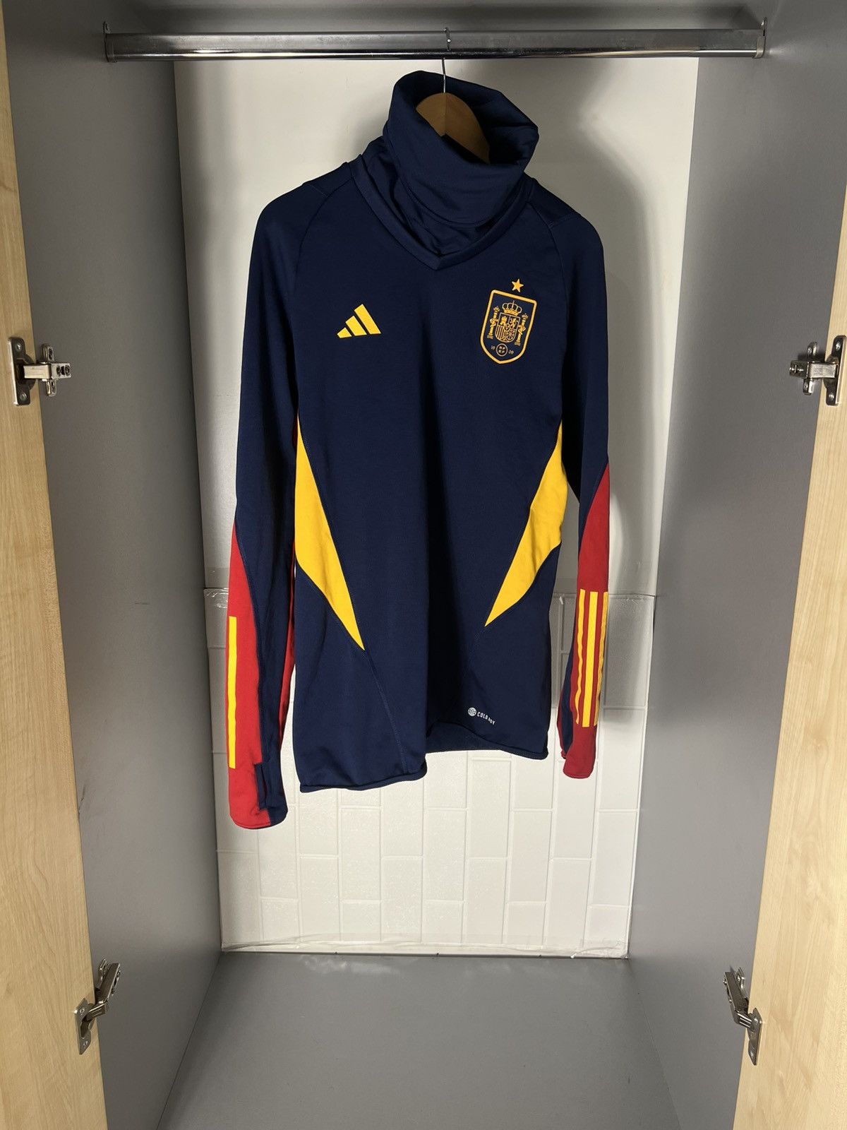Adidas VINTAGE ADIDAS SPAIN SOCCER JERSEY MADRID BARCELONA Y2K 90s Size US L / EU 52-54 / 3 - 3 Thumbnail