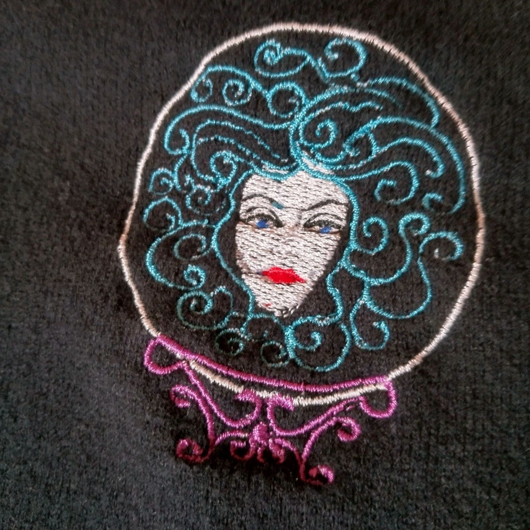 Vintage VINTAGE Haunted Mansion Madame Leota Sweater Women 2X Old Navy Black V Neck Halloween Size XXL / US 16-18 / IT 52-54 - 4 Thumbnail