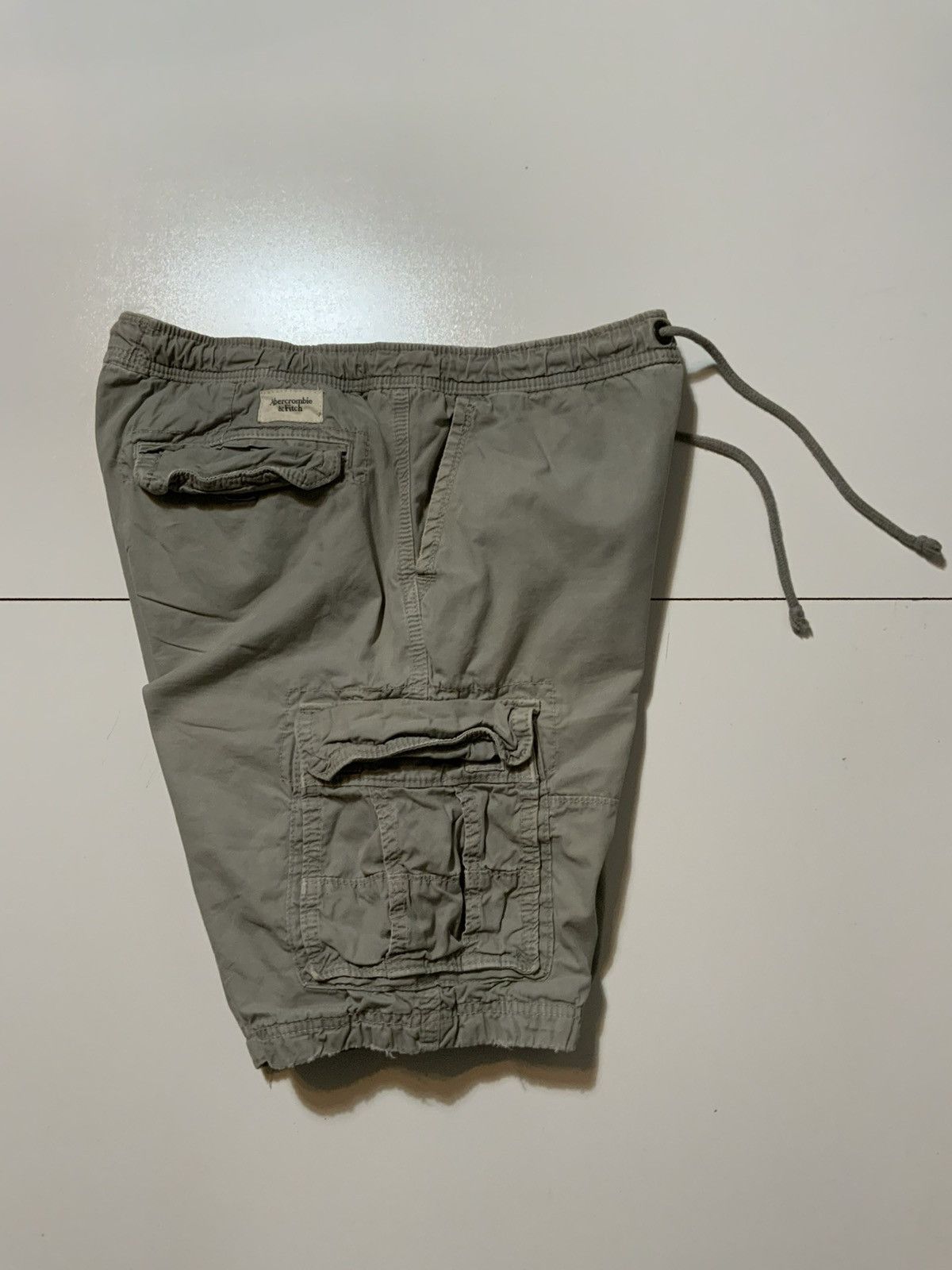 Abercrombie & Fitch Abercrombie & Fitch New York Grey Cargo Cotton Twill Shorts Size US 32 / EU 48 - 2 Thumbnail