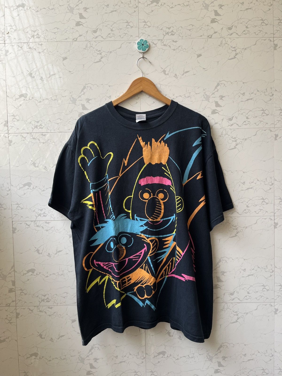 Vintage Vintage Bert & Ernie Neon Tee – Sesame Street Size US XL / EU 56 / 4 - 1 Thumbnail