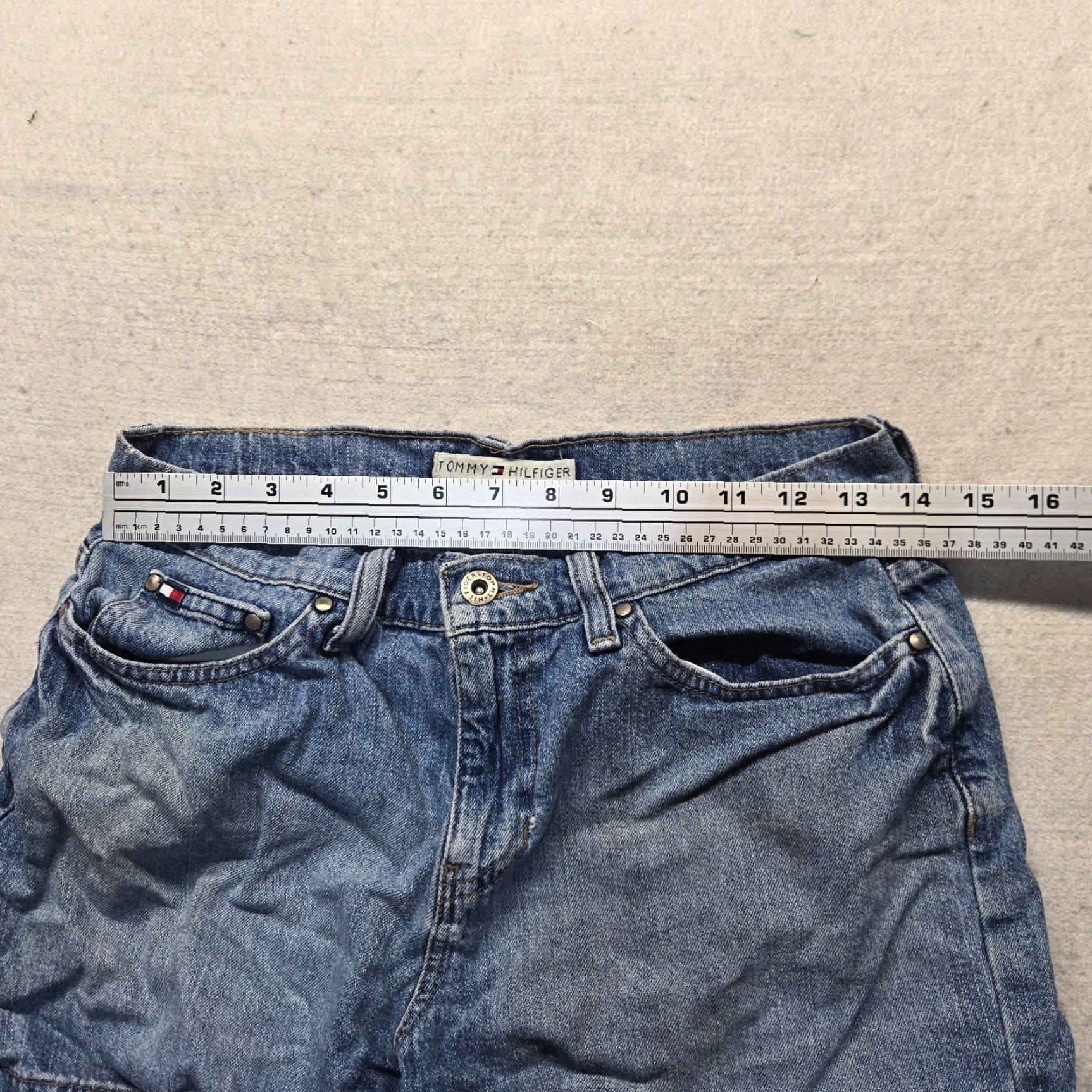 Tommy Hilfiger VINTAGE Tommy Hilfiger Denim Blue Jean Shorts Women's Size 6 Low Rise 5-Pocket Boyfriend Size 28" / US 6 / IT 42 - 4 Thumbnail