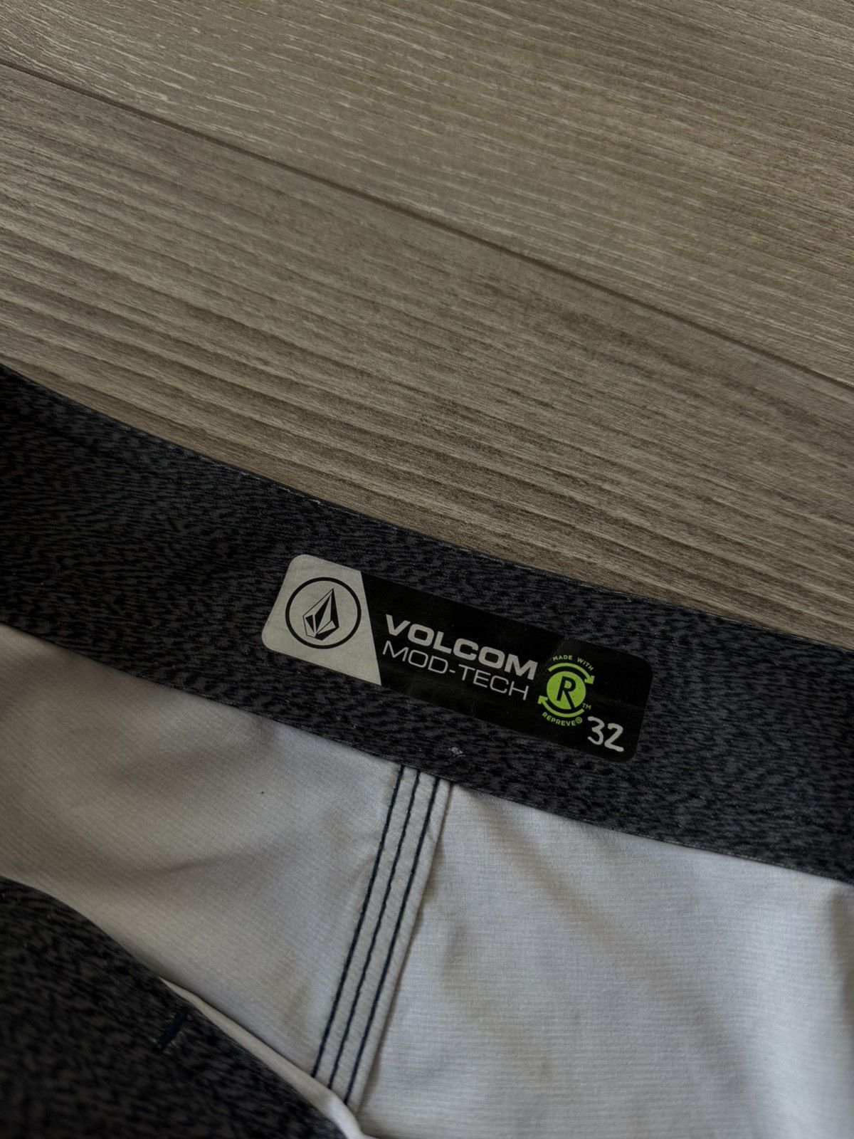 Volcom Volcom Mod Tech Repreve Big Logo Shorts Size US 32 / EU 48 - 11 Thumbnail