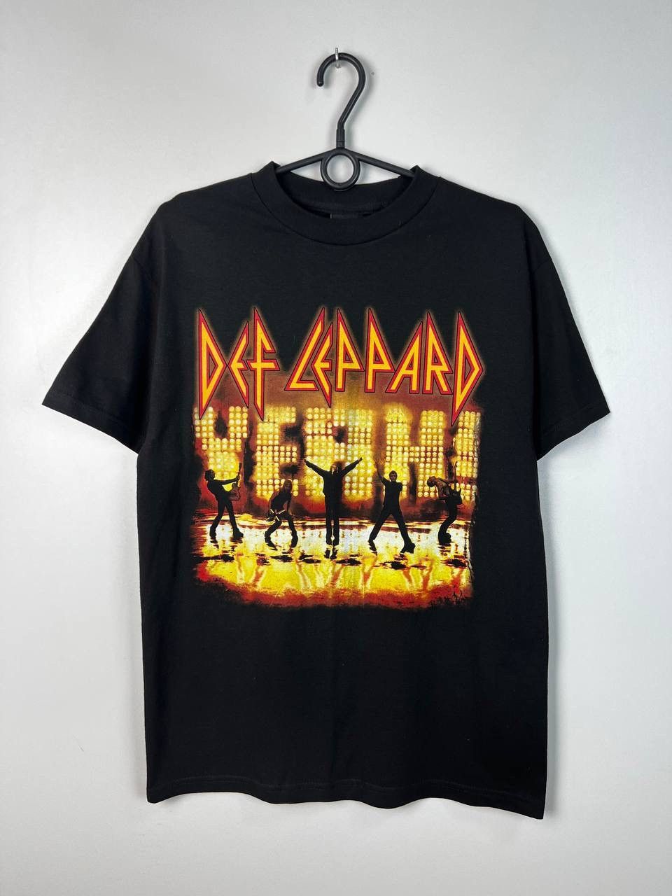 Vintage Def Lepard band vintage t-shirts size M Size US M / EU 48-50 / 2 - 1 Thumbnail