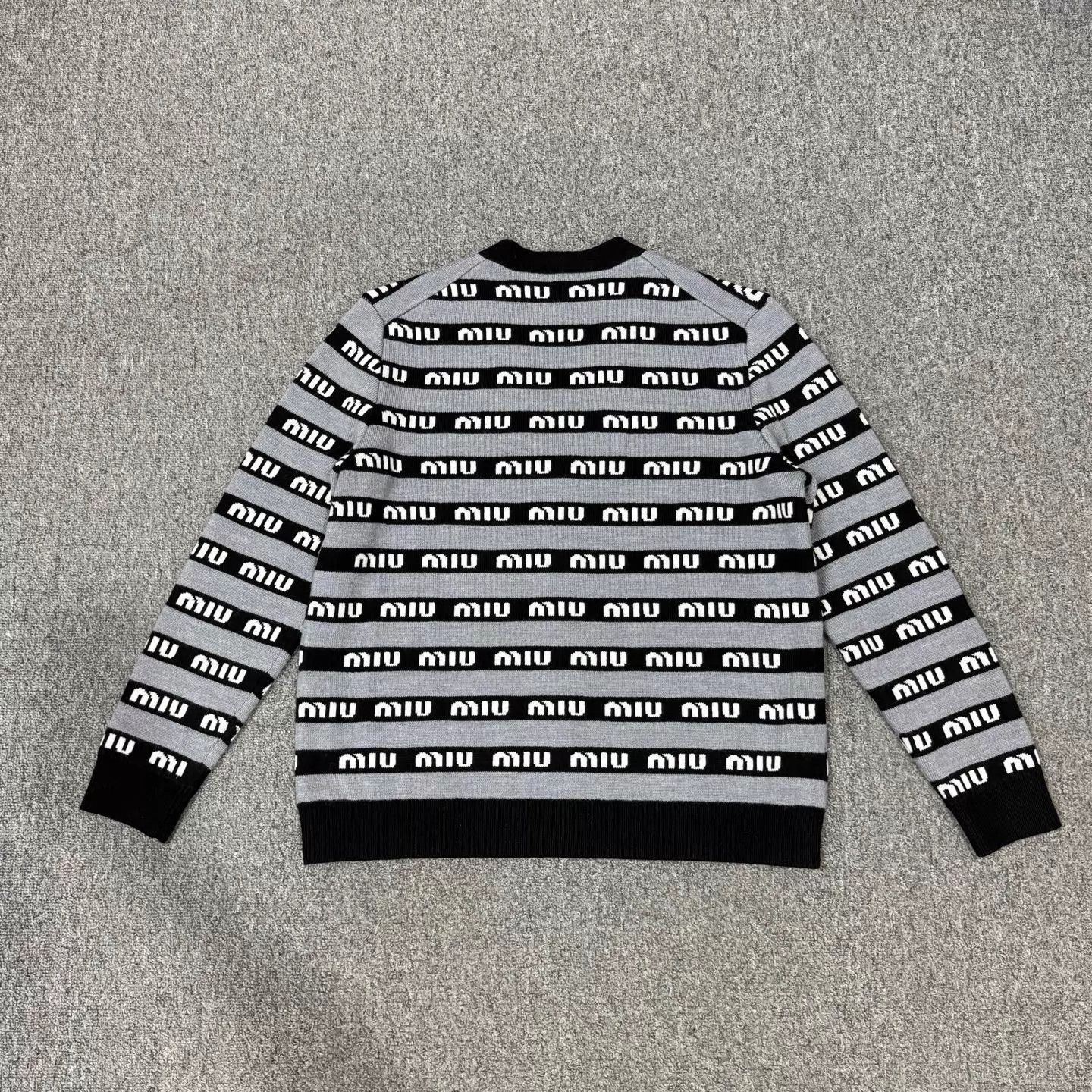 Miu Miu MIU MIU Full Logo Knit Cardigan 36 99 New Size XS / US 0-2 / IT 36-38 - 2 Thumbnail