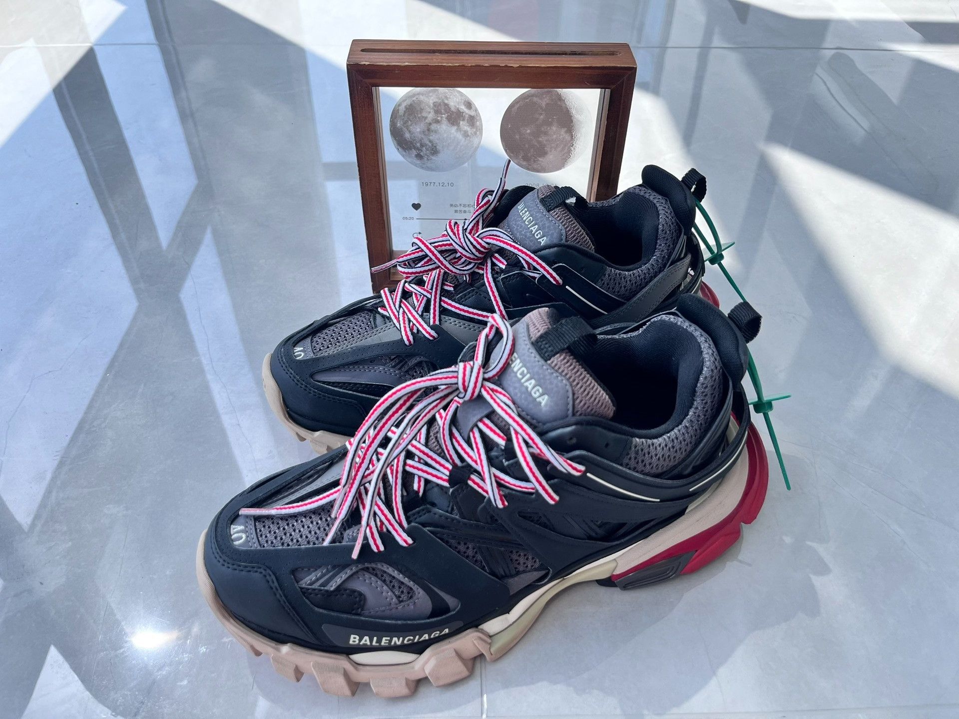 Balenciaga Balenciaga Black Lowtop Sneakers it_40 Women Size US 10 / IT 40 - 1 Thumbnail