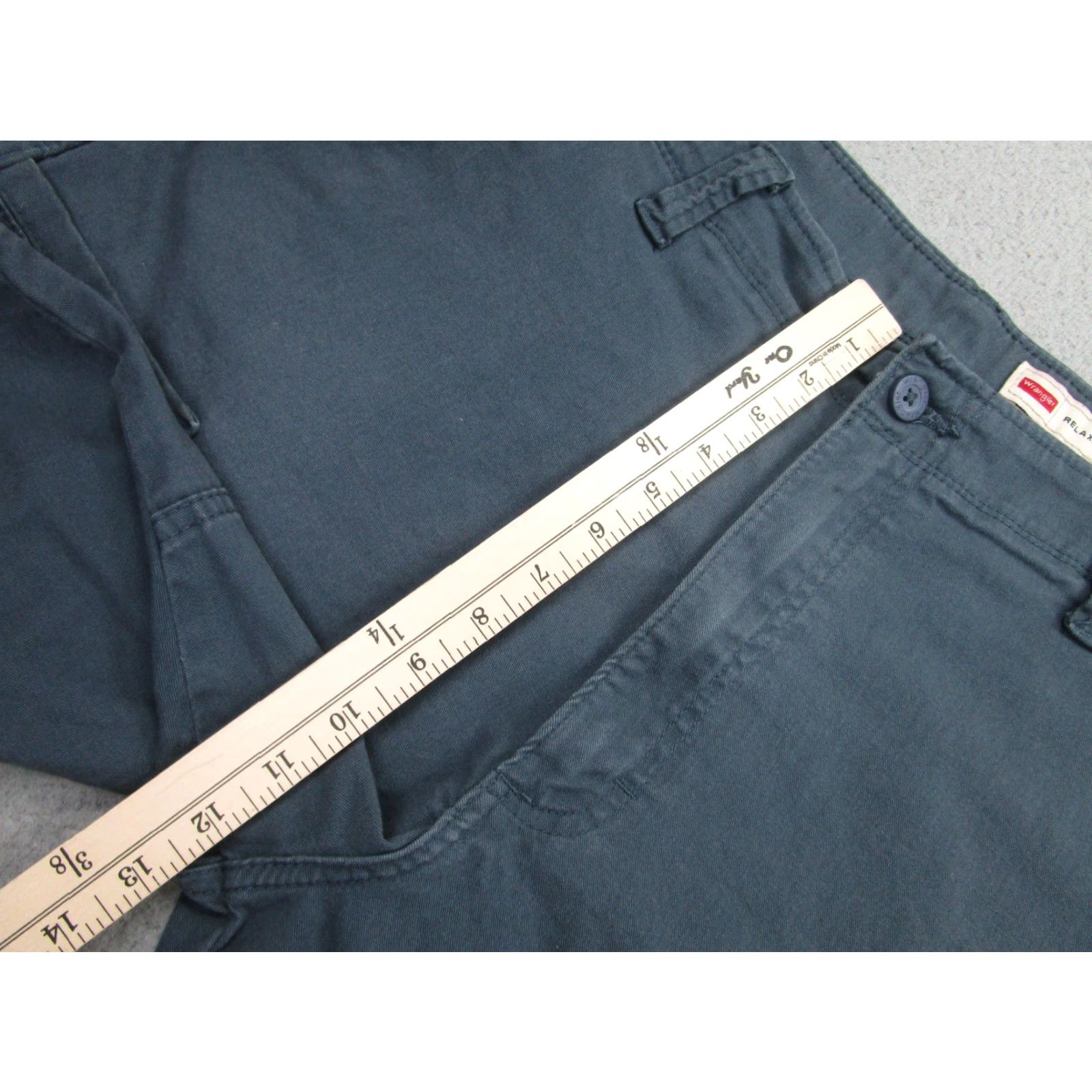 Wrangler Wrangler Shorts Mens 38 Gray Relaxed Fit Cargo Pockets Cotton Blend Casual Size US 38 / EU 54 - 6 Thumbnail