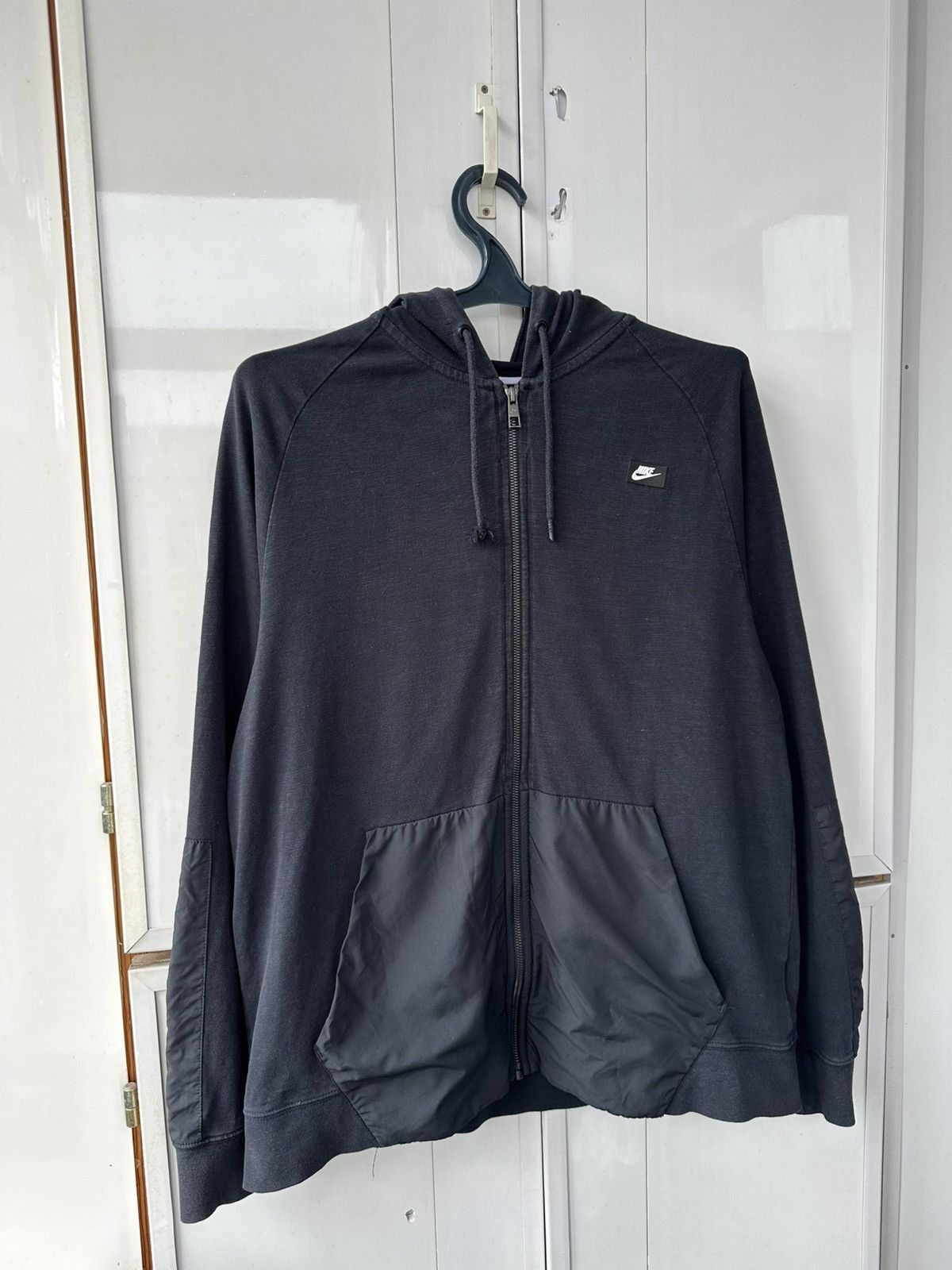 Nike Vintage Nike Hoodie Patch Logo Black Fit Size US L / EU 52-54 / 3 - 4 Thumbnail