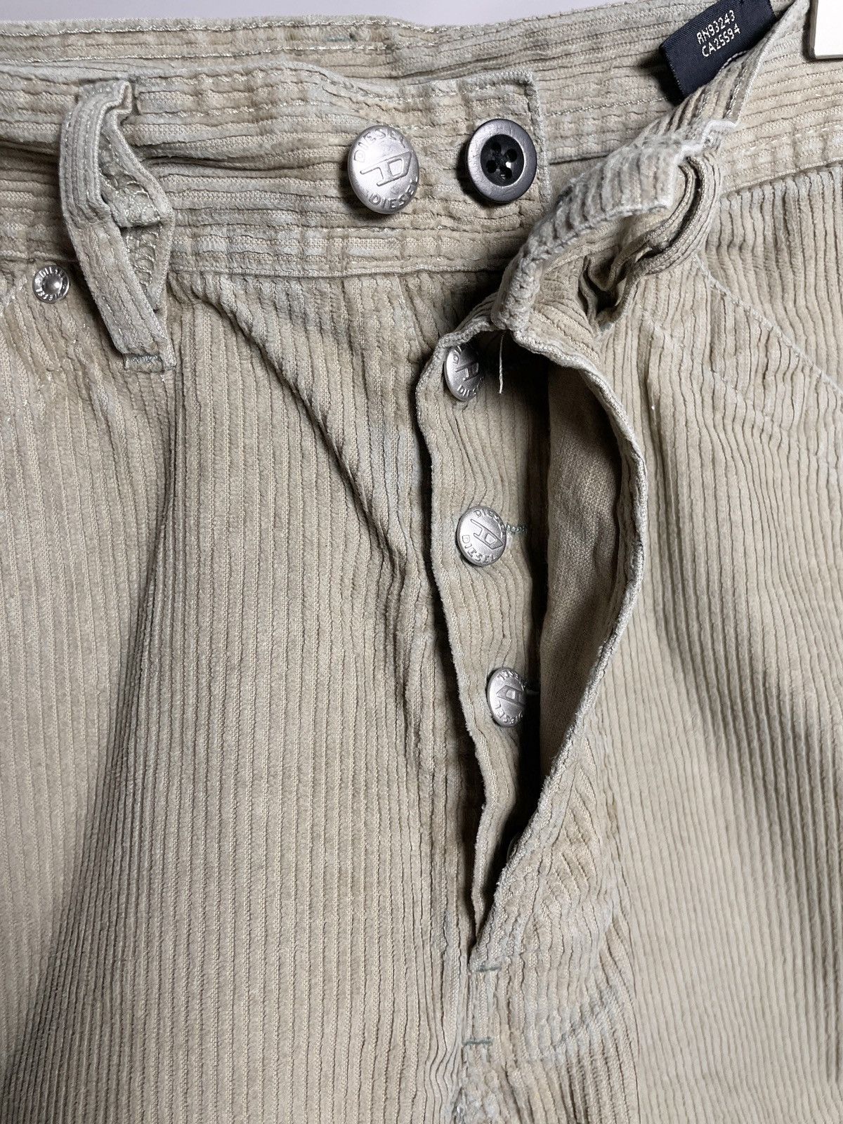 Diesel × Diesel Black Gold × Vintage VINTAGE 👁️ Diesel Velvet double knee carpenter Beige Shorts Size US 29 - 10 Thumbnail