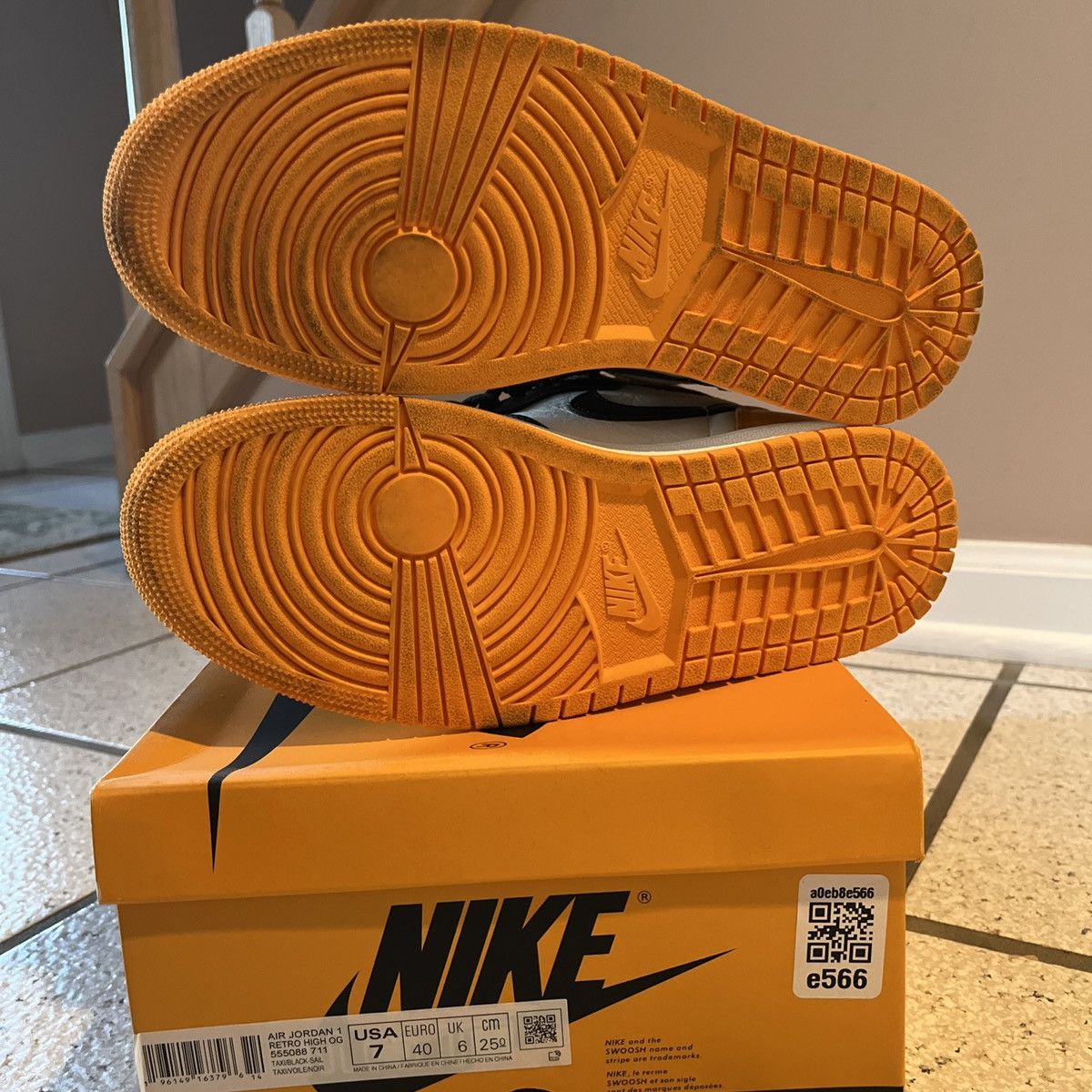 Jordan Brand Air Jordan 1 Retro High OG Taxi Size US 7 / EU 40 - 6 Thumbnail