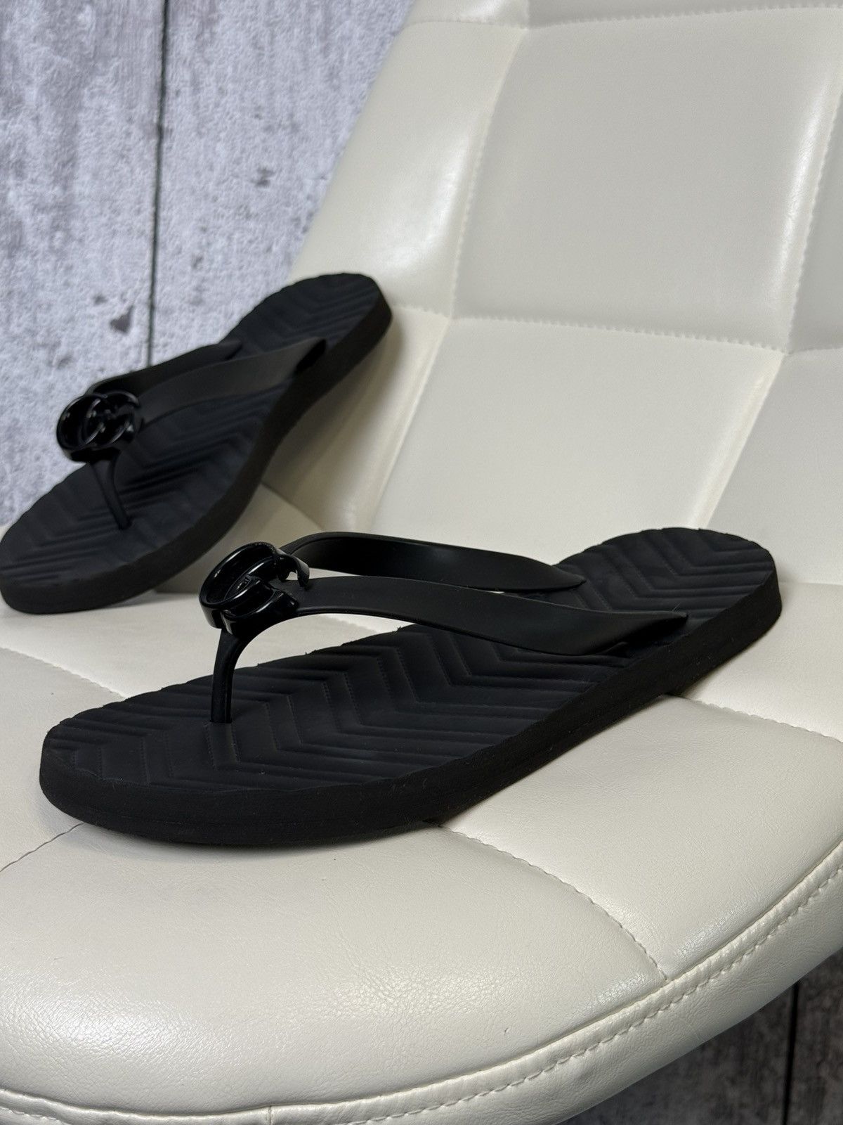 Gucci Gucci GG Marmont Rubber Thong Flip Flops Sandals Mens Size 9 Size US 9 / EU 42 - 2 Thumbnail