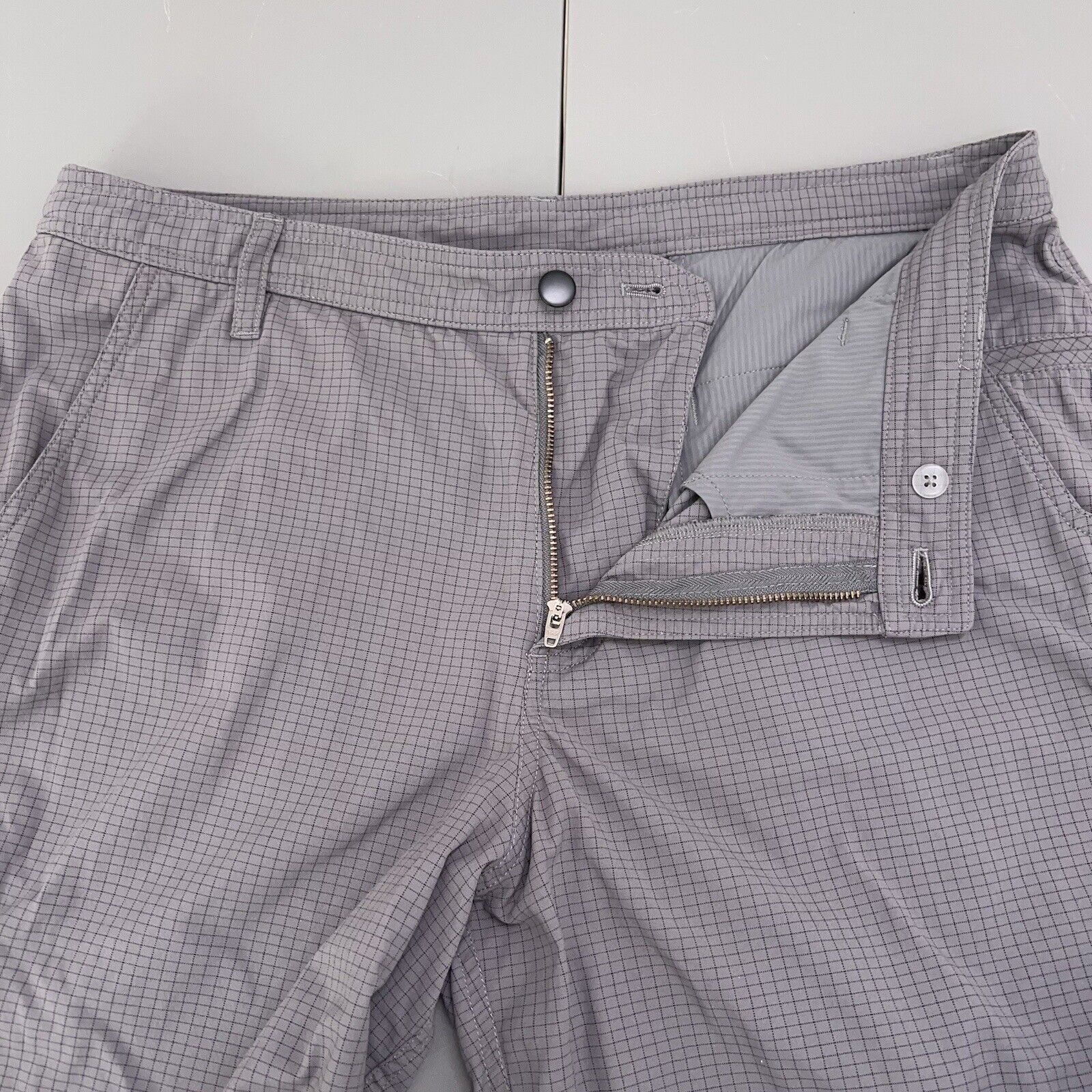 Lululemon Lululemon Shorts Men 38 Grey Grid Print 10" inseam Size US 38 / EU 54 - 6 Thumbnail