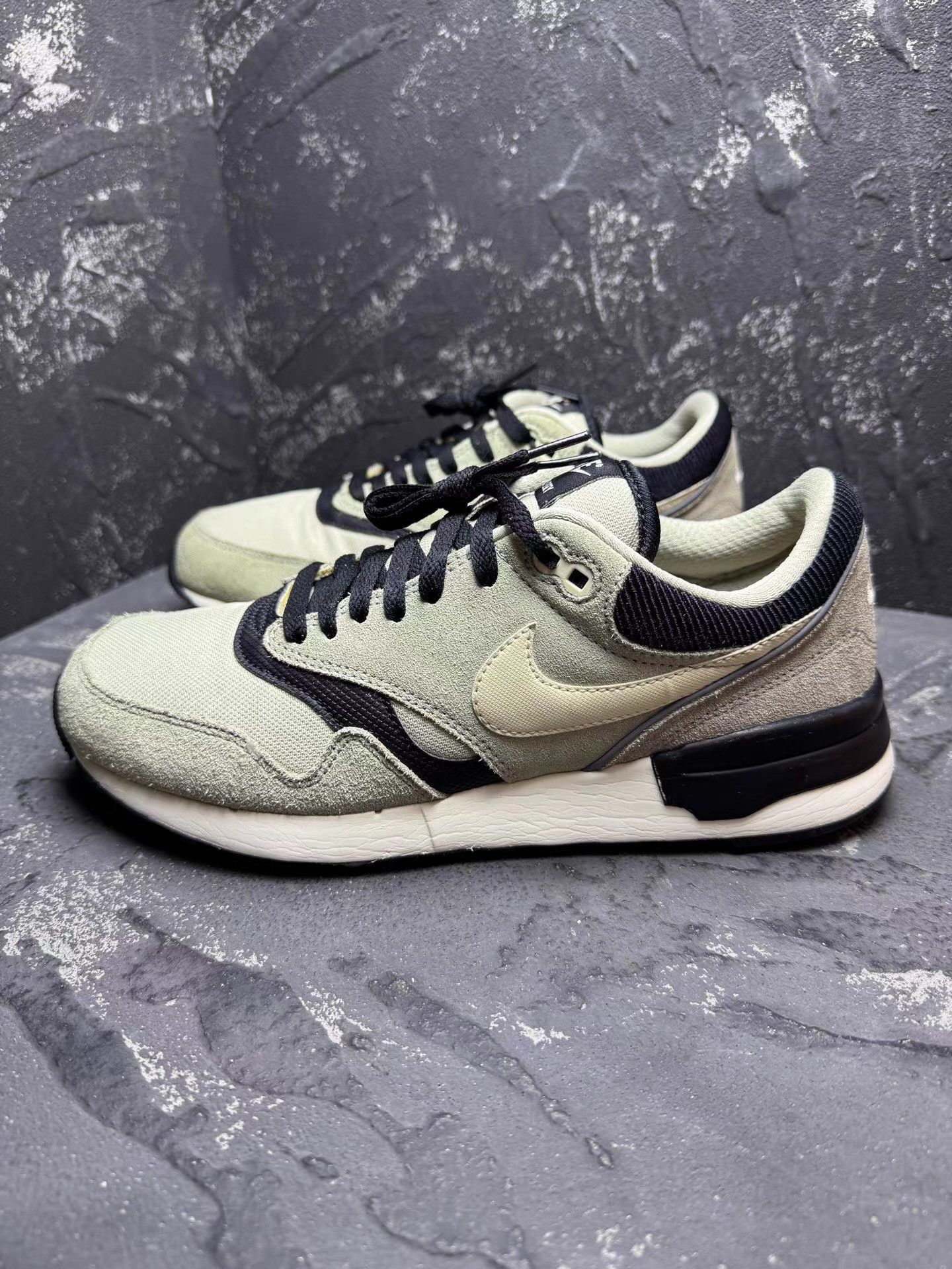 Nike Nike Black & White Suede Running Shoes Q10 Size US 8.5 / EU 41-42 - 7 Thumbnail