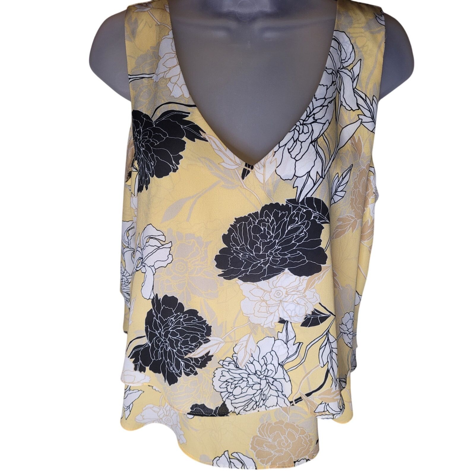 Liz Claiborne Liz Claiborne Blouse Yellow/Black Sleeveless V Neck Sz M Size M / US 6-8 / IT 42-44 - 1 Thumbnail