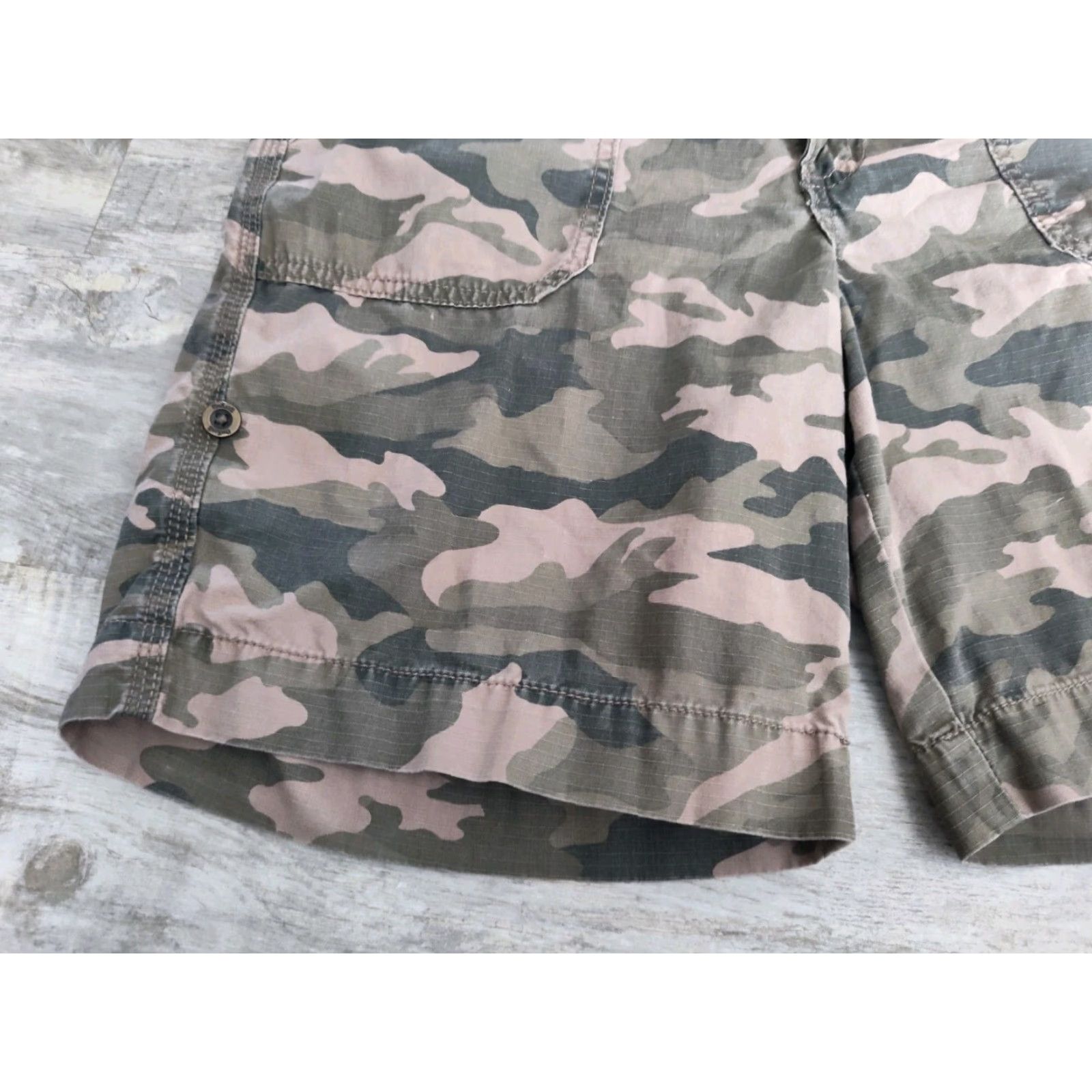 Carhartt VINTAGE Carhartt Womens Shorts Size 10 Camo Green Ripstop Casual Outdoor Hiking Walking Size 32" / US 10 / IT 46 - 3 Thumbnail