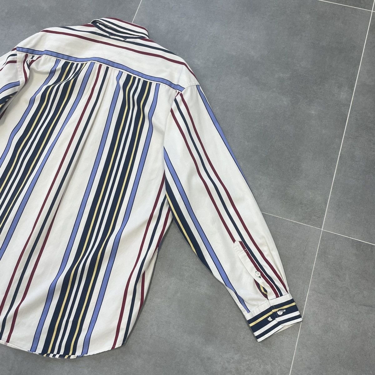 Tommy Hilfiger × Vintage Vintage Tommy Hilfiger Button Shirt Size M Size US M / EU 48-50 / 2 - 18 Thumbnail