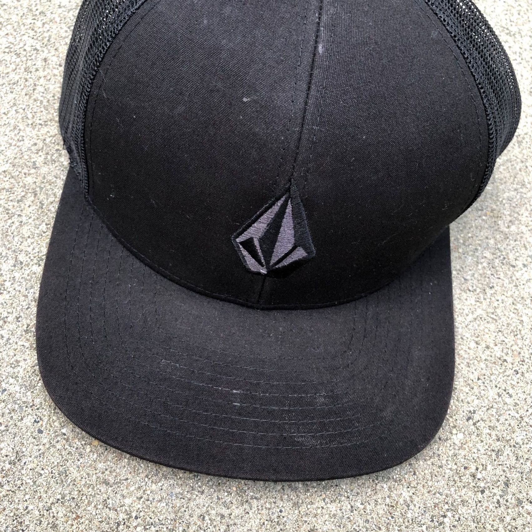 Volcom Volcom Trucker Hat Men's One Size Adjustable Snapback Black Cap Logo Size ONE SIZE - 2 Thumbnail
