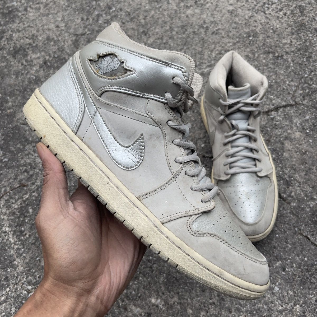 Jordan Brand × Nike × Vintage 2001 Jordan 1 OG Nuetral Grey Size US 10.5 / EU 43-44 - 1 Thumbnail