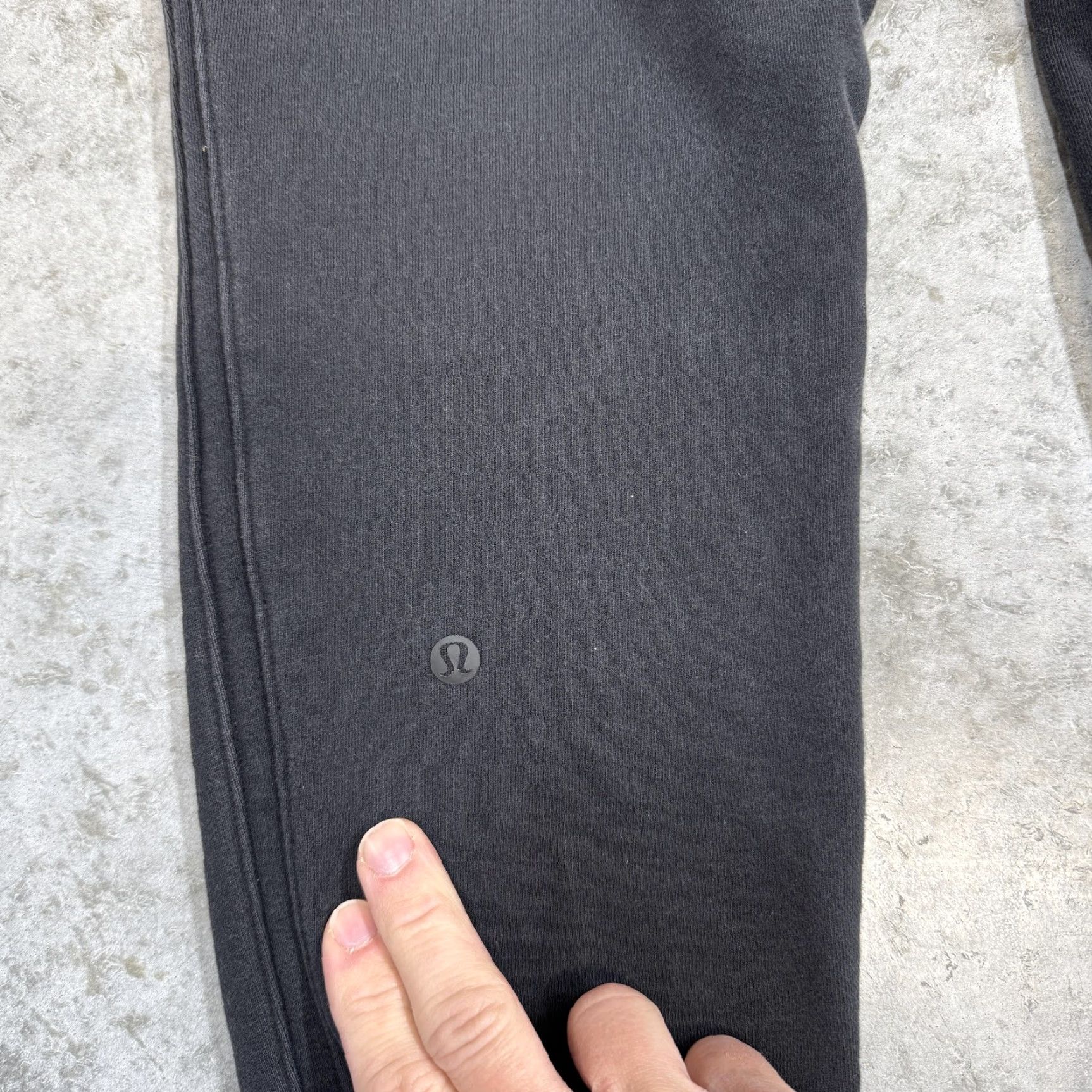 Lululemon Lululemon Sweatpants Womens 6 Black Fleece Jogger Pockets Drawstring Gym Pants Size 28" / US 6 / IT 42 - 4 Thumbnail