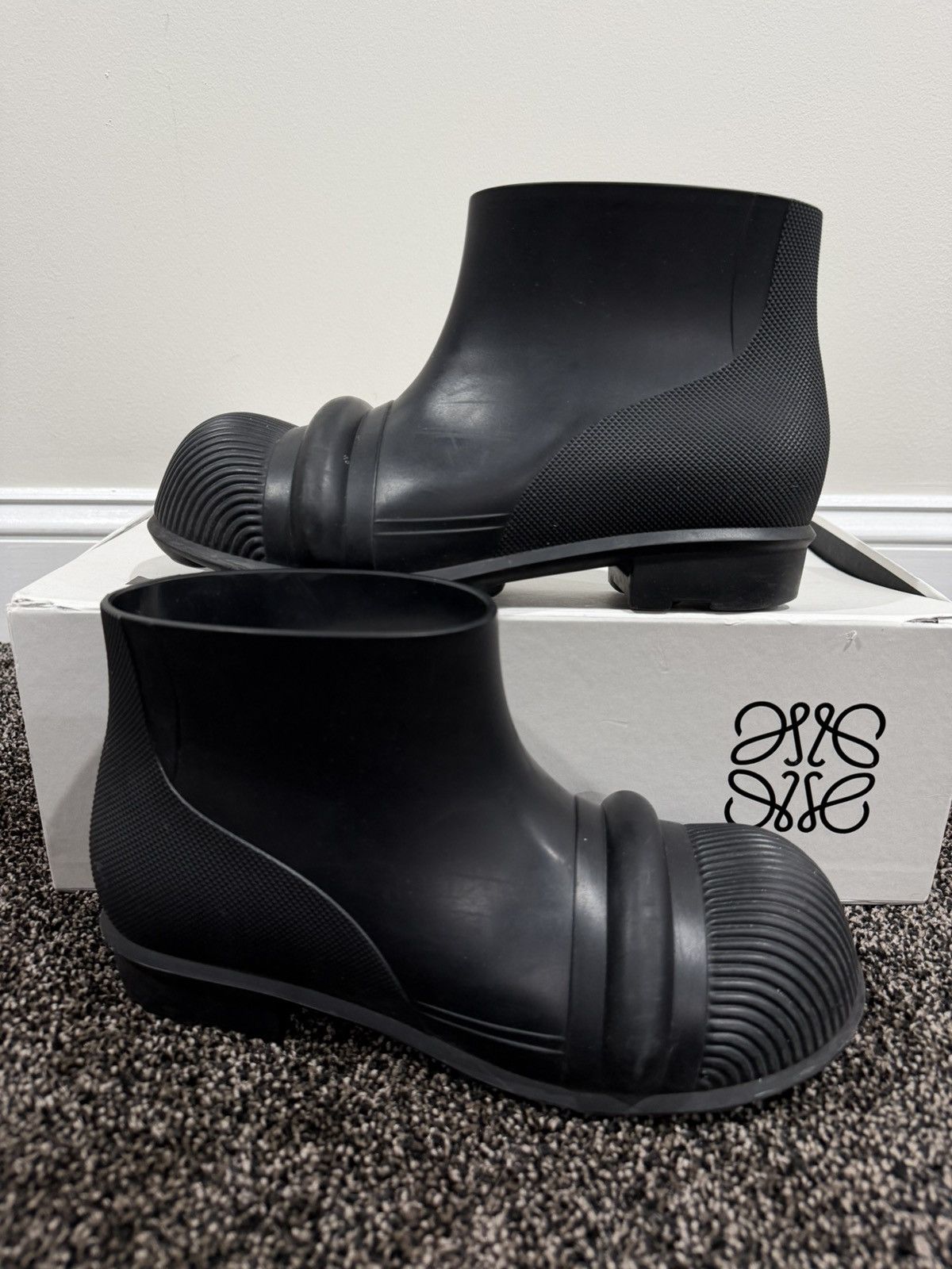 Loewe LOEWE FW22 Rubber Rain Ankle Round Toe Black Boots Size US 9 / EU 42 - 10 Thumbnail