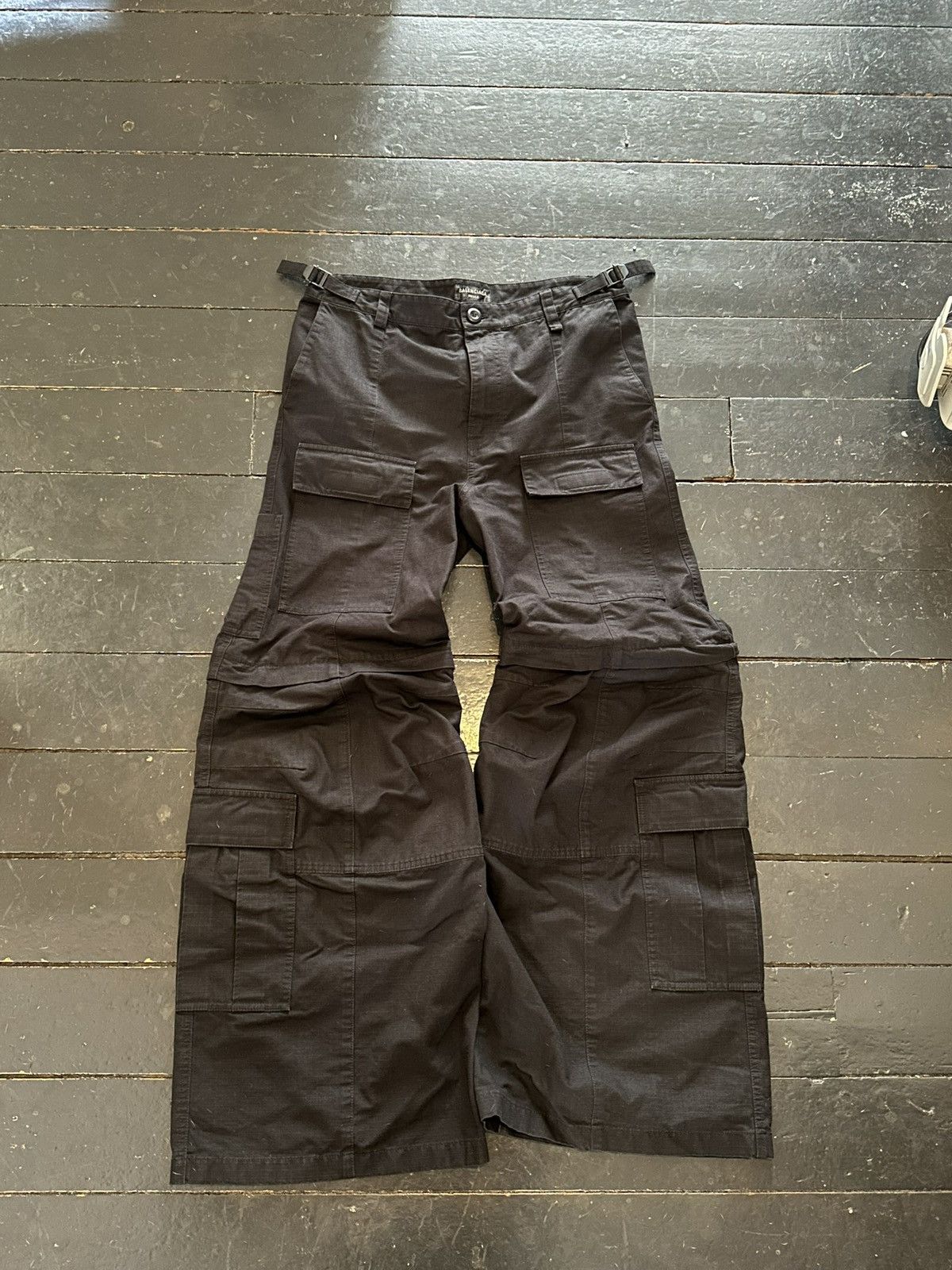 Balenciaga Balenciaga flared cargos Size US 32 / EU 48 - 1 Thumbnail